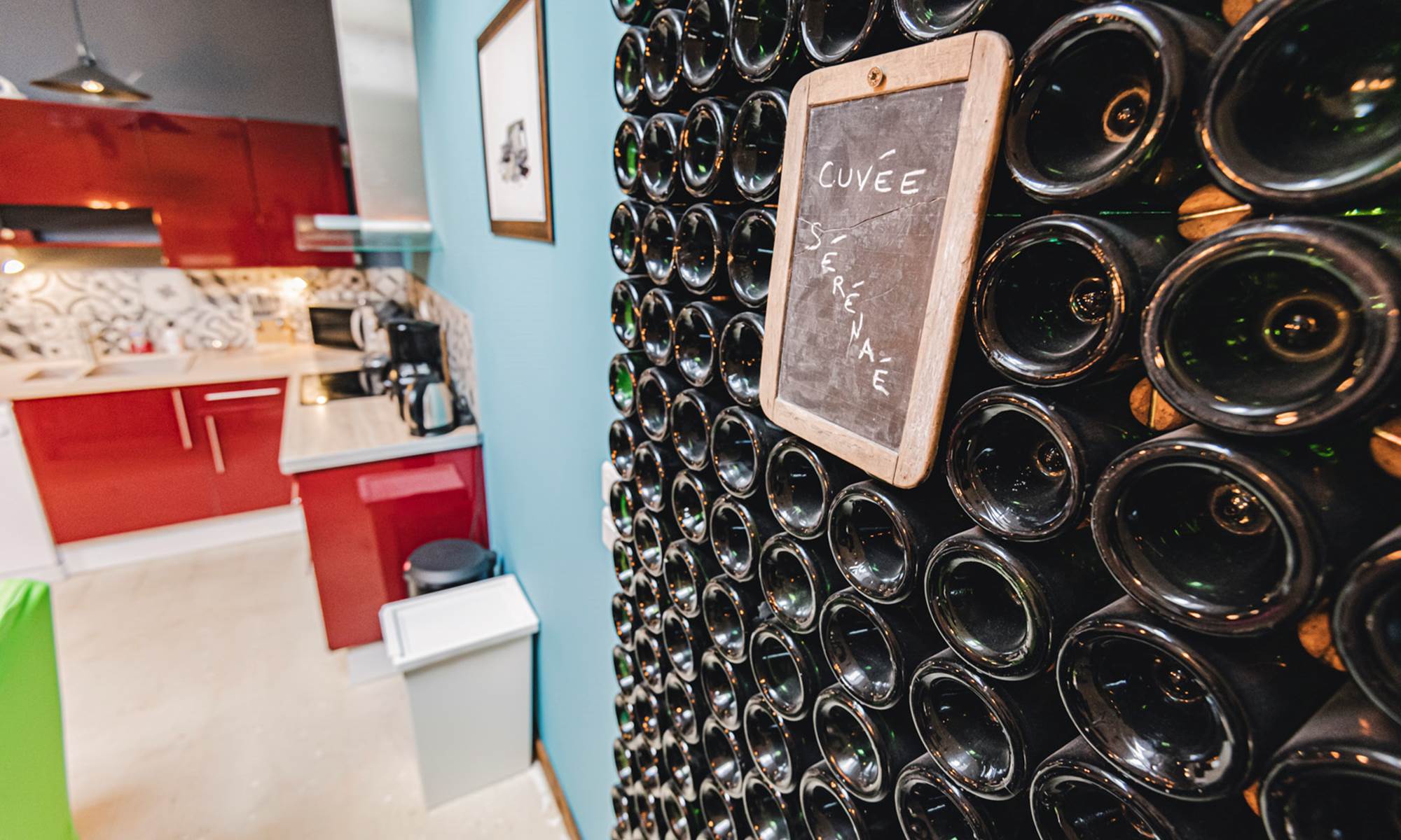 Sérénaé Val de rêve mur de bouteilles-galerie