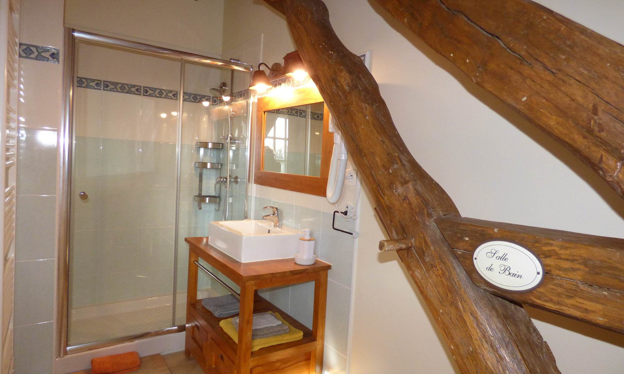 BRITAVIT Chambre le Pigeonnier Salle d'eau (2)-page