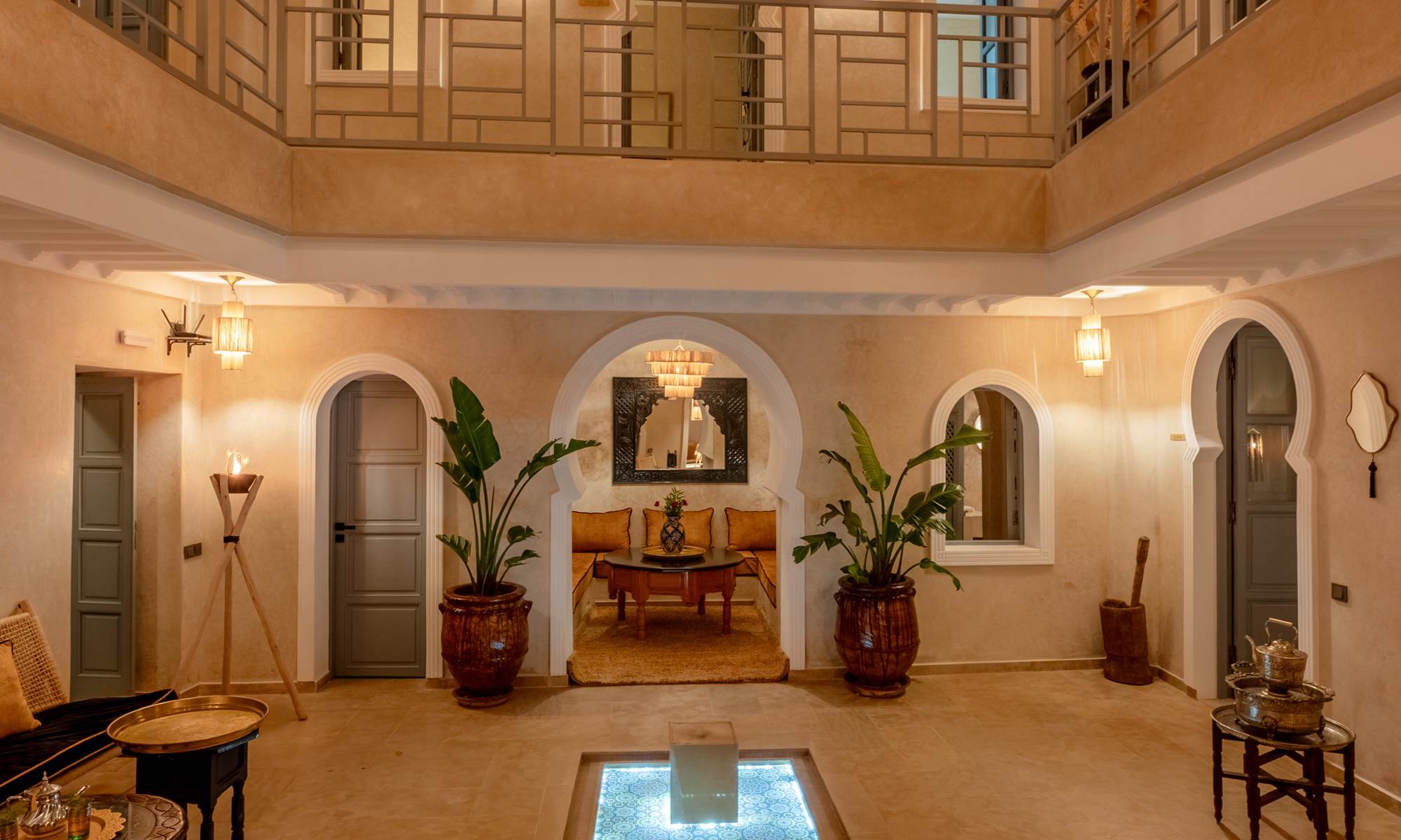 Hall by night-galerie