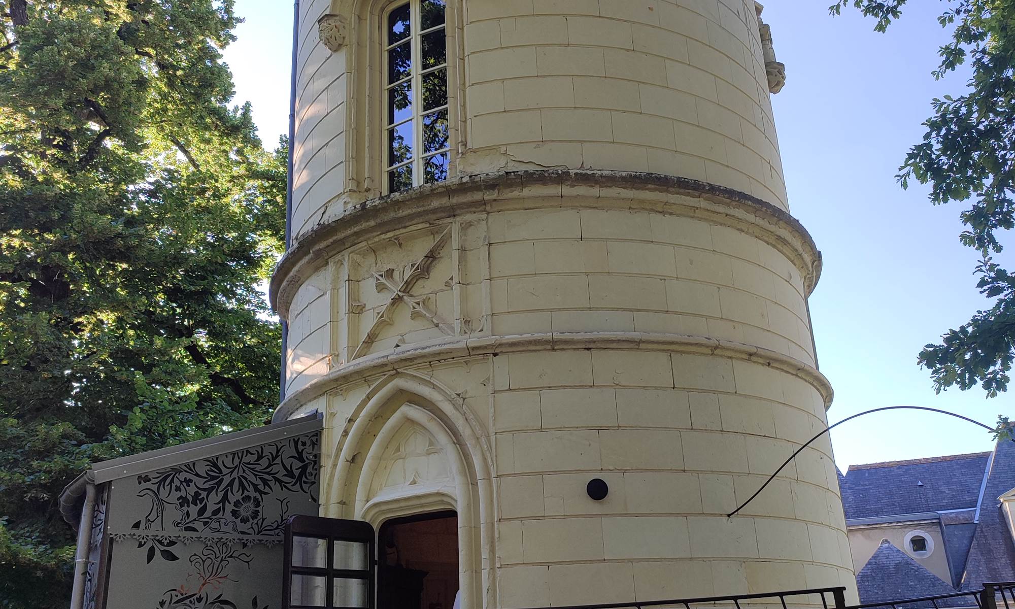 la-tour-des-touches-gite-savonnieres-la-terrasse