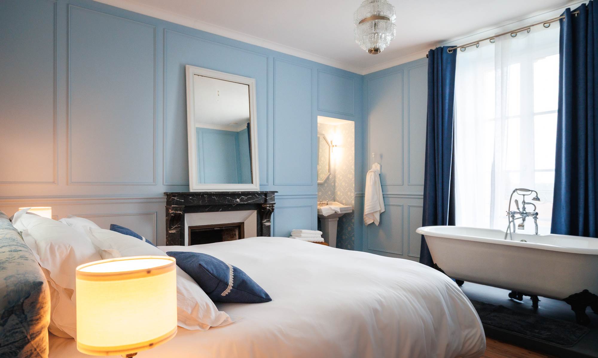 Chambre bleue gite de charme Le Quatre feuilles proche Puy du Fou