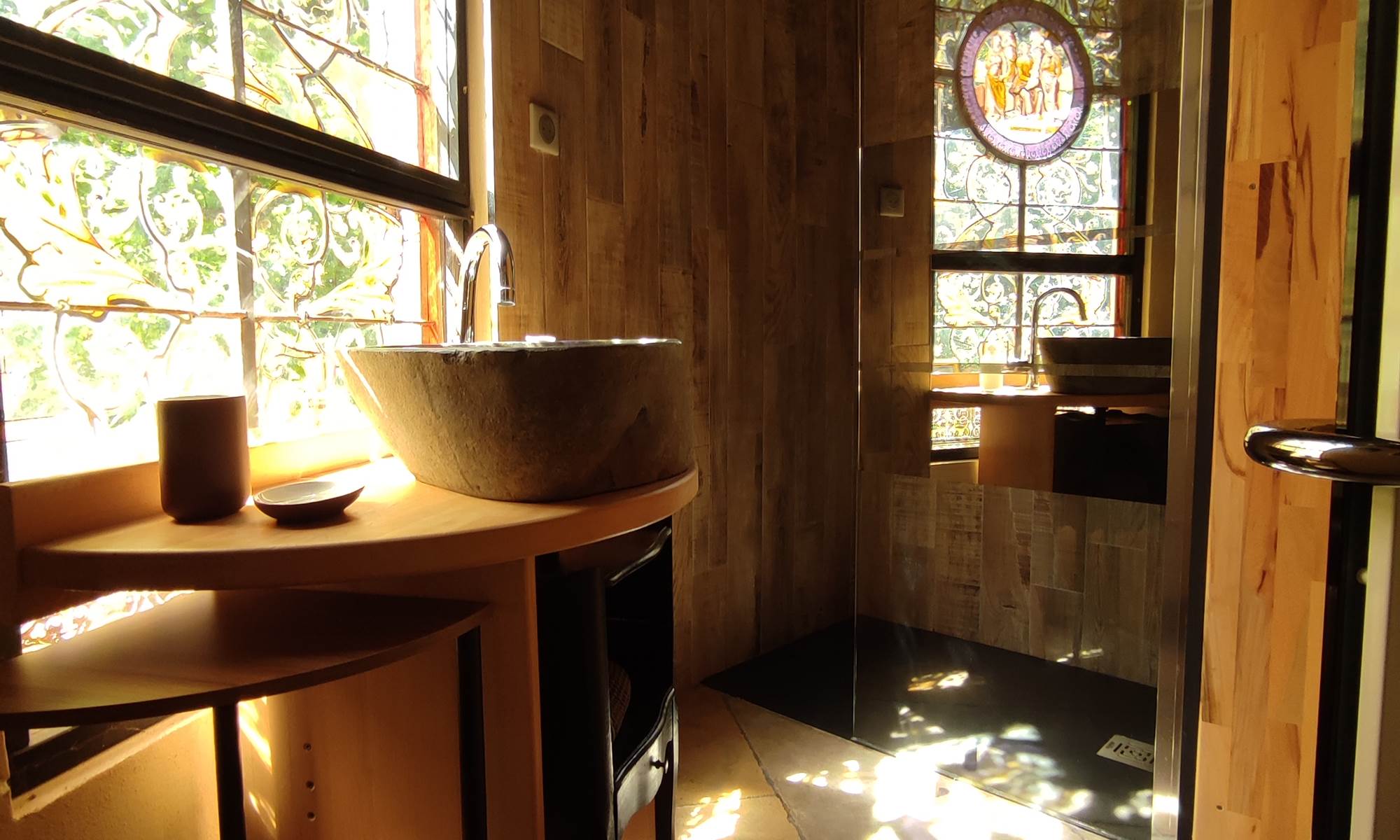 la-tour-des-touches-gite-savonnieres-salle d'eau douche