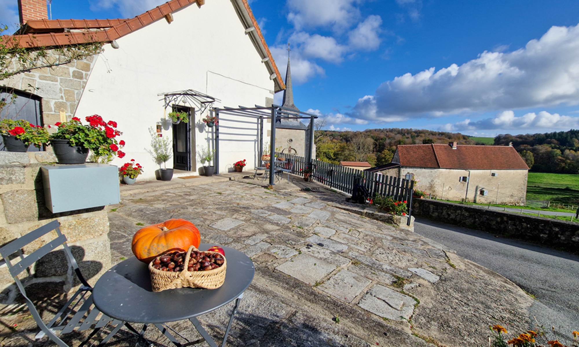 Gite la belle du clocher St pardoux d'arnet proche Crocq Terra Aventura