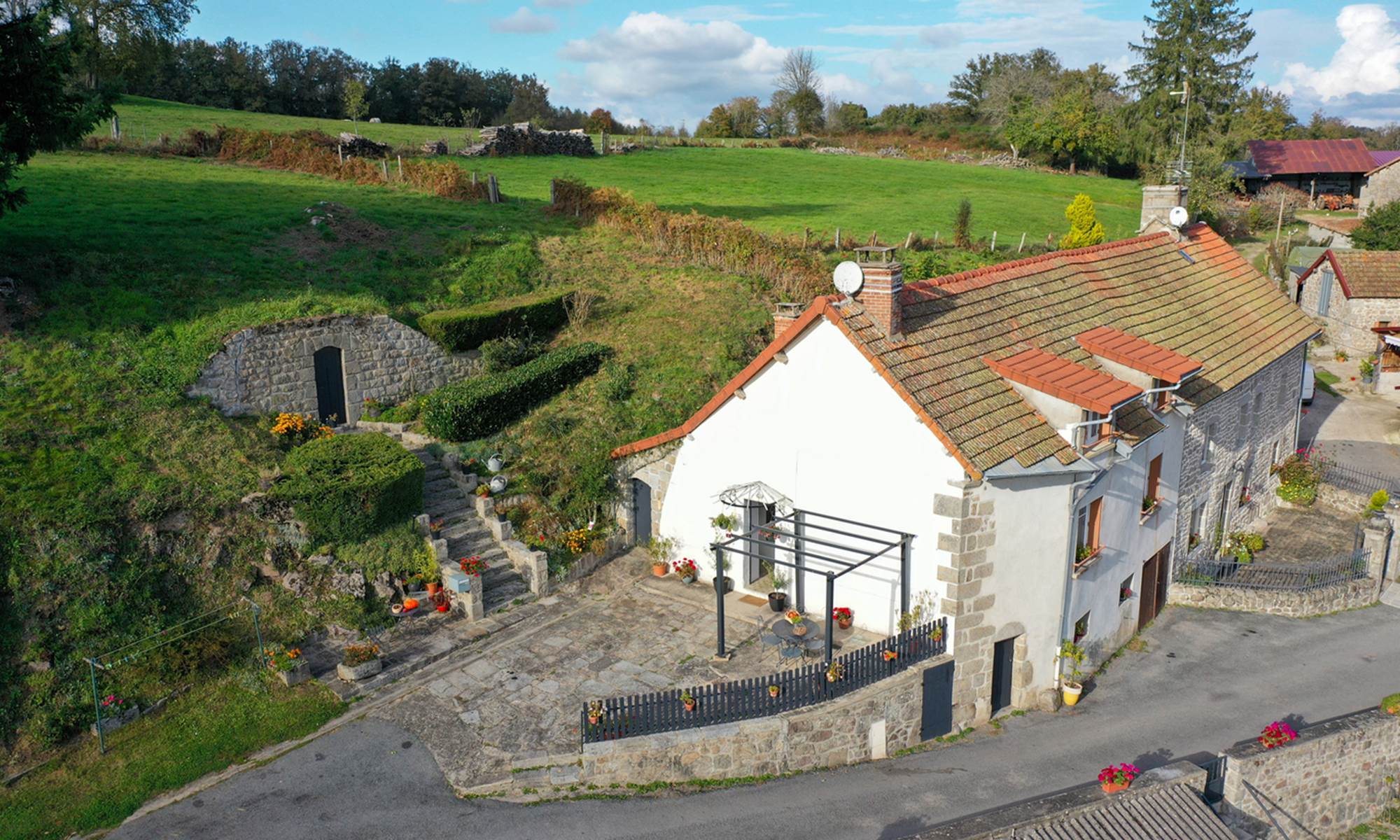 Gite la belle du clocher St pardoux d'arnet proche Crocq Terra Aventura