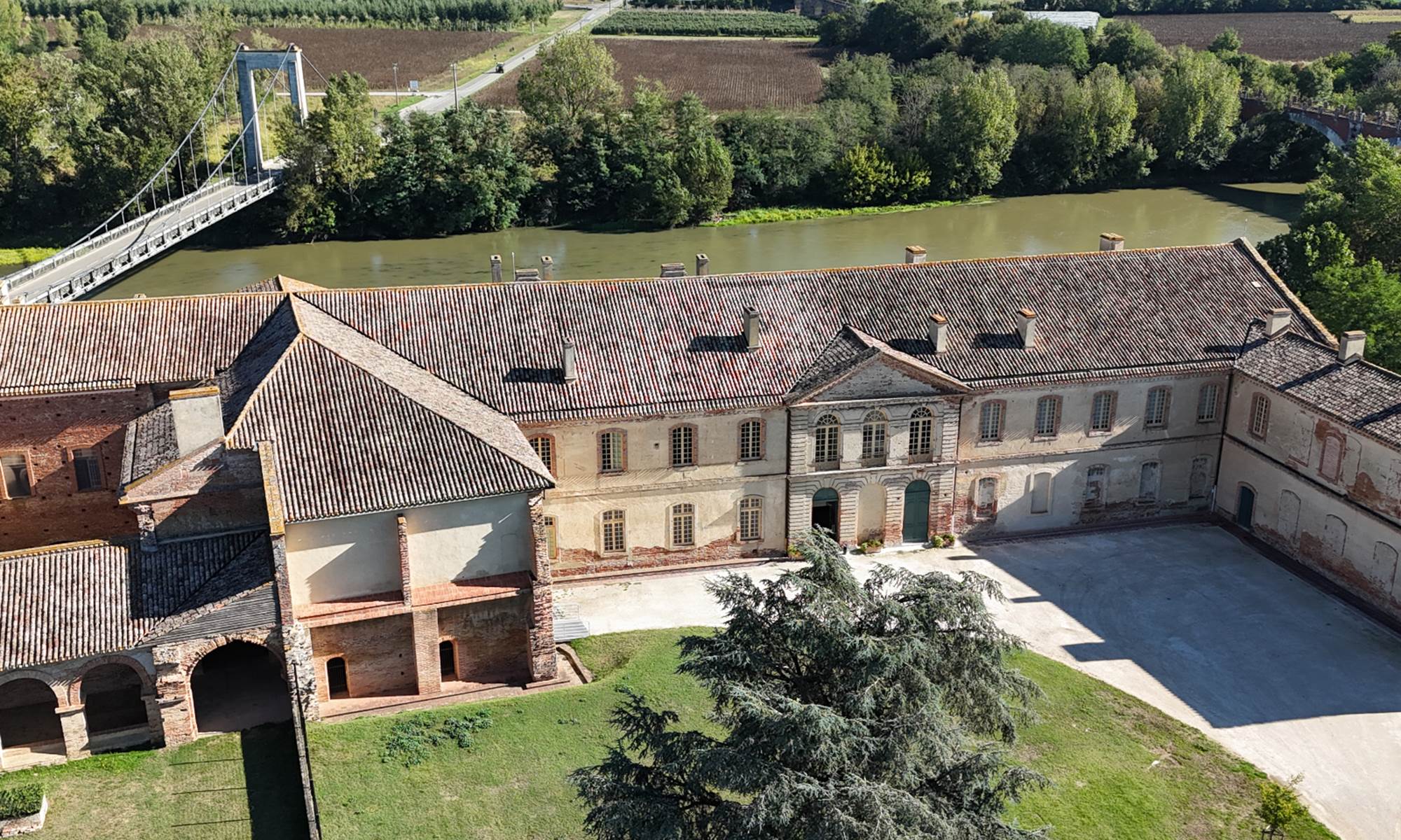 Abbaye de Belleperche - vue aerienne - ©B. Frezouls