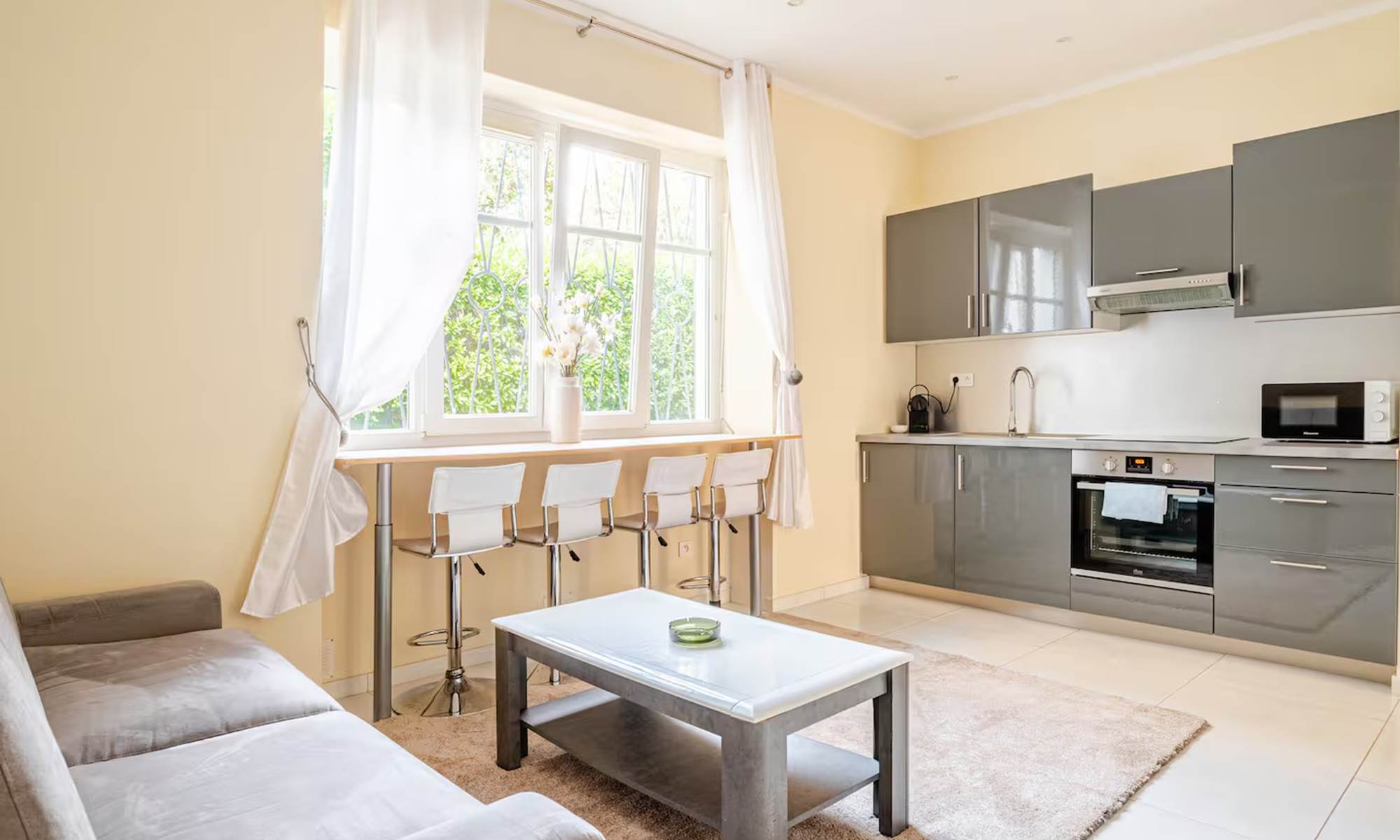 021272bf-c95f-4ca2-b39e-d31369e638ef