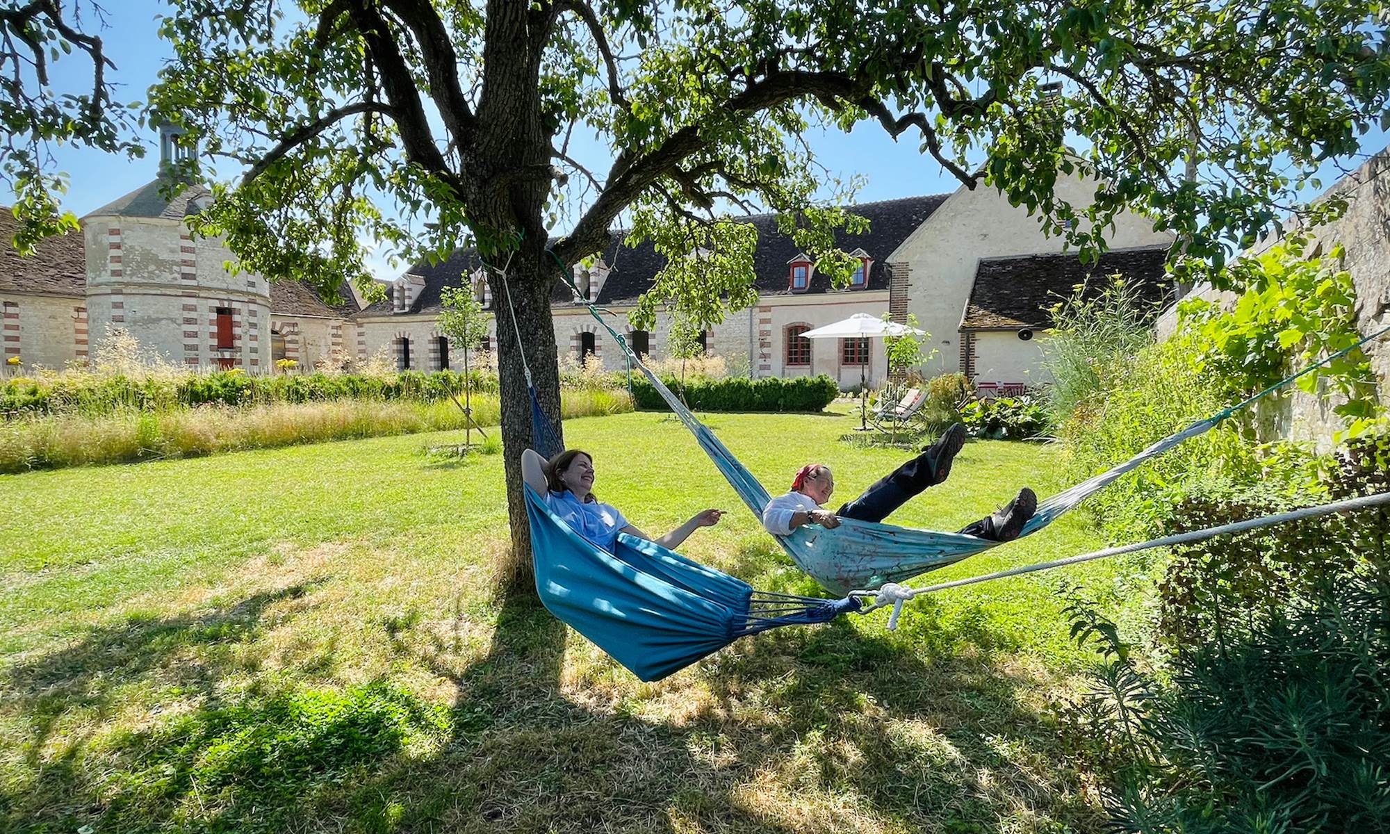 A l'ombre du vieux poirier-galerie