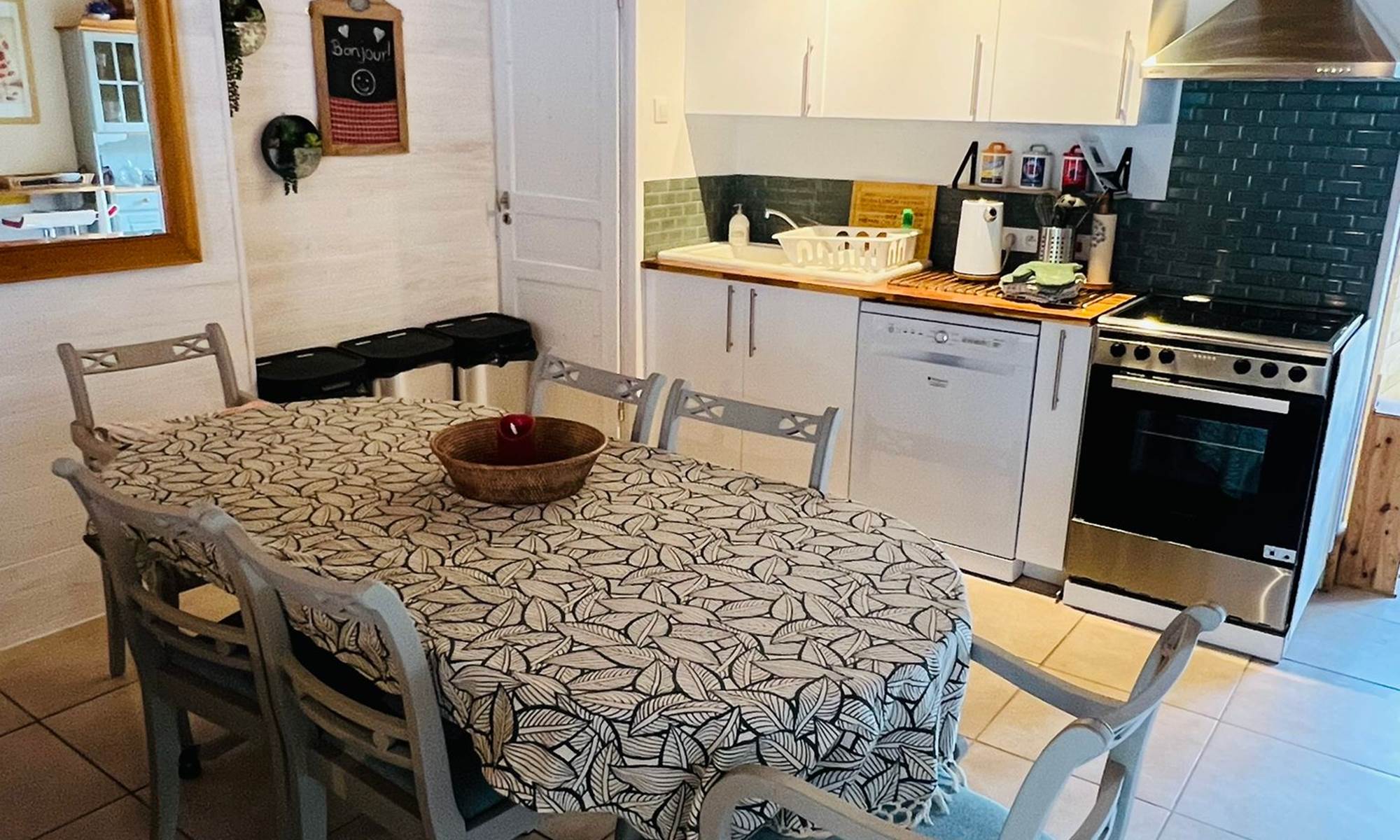 The Barn Gite - Dining Area