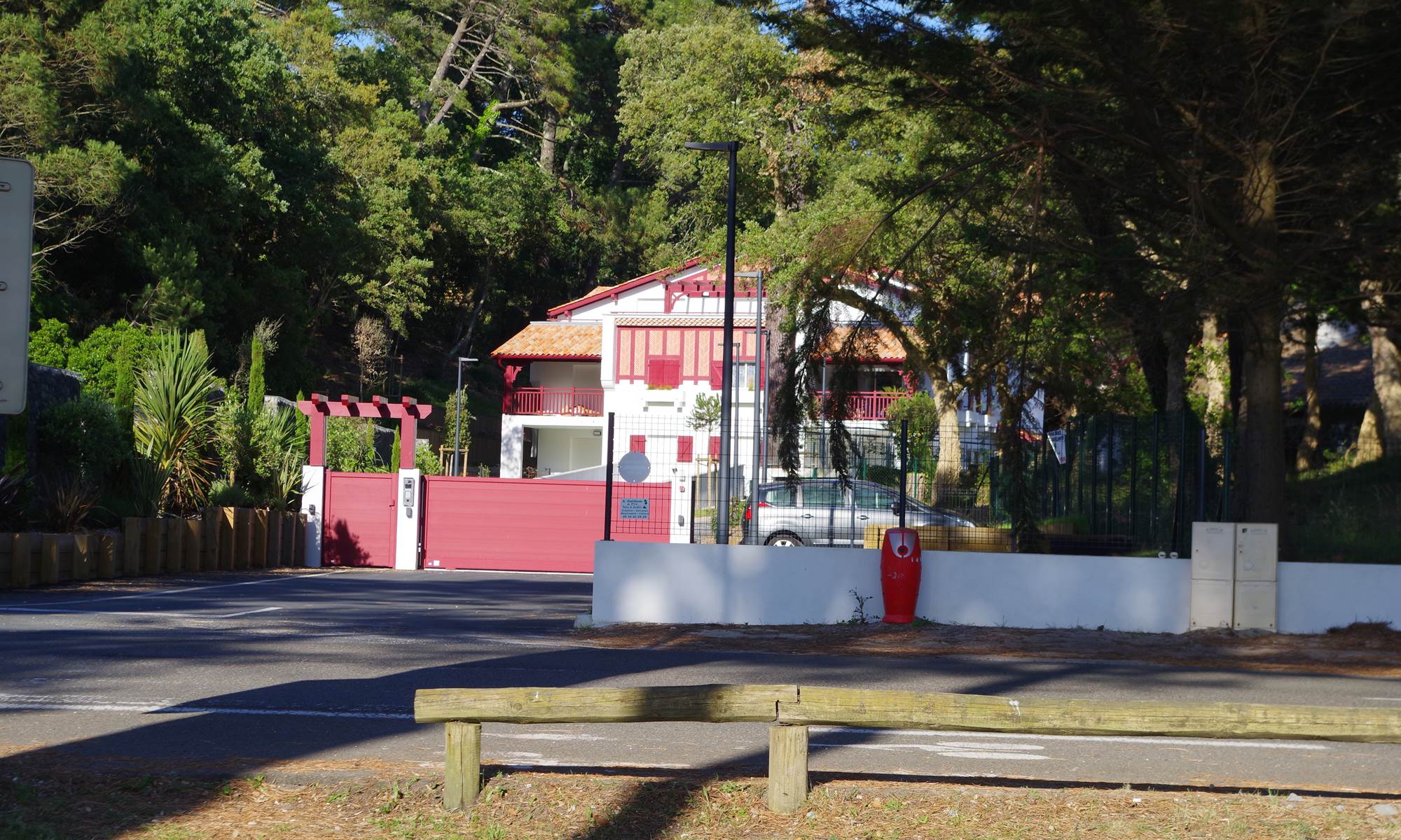 L'entrée du Domaine Aïga-galerie