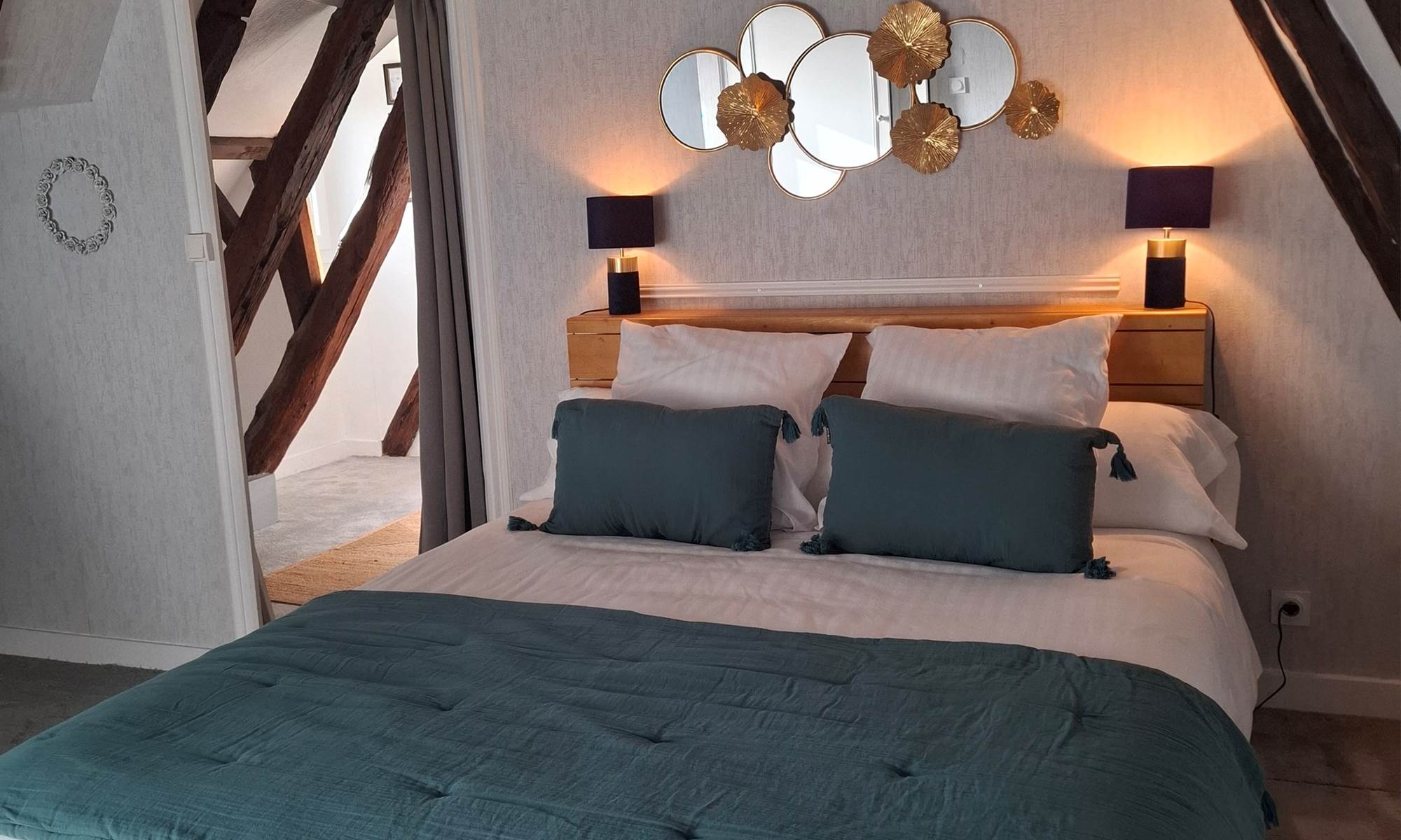 Maisond'hotes. Les charmes de sarlat. Chambre Tilleul