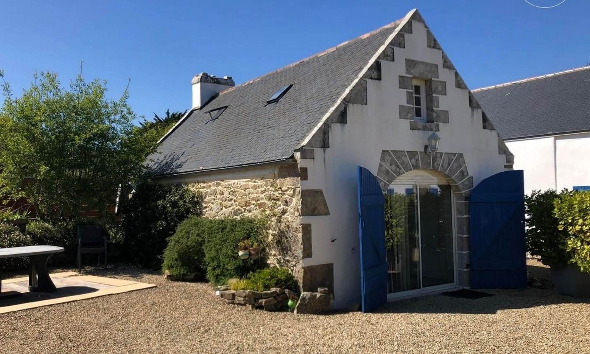 gîte de kergavan - terrasse et barbecue