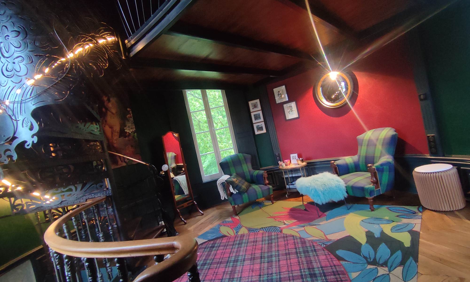 la-tour-des-touches-gite-savonnieres-escaliers