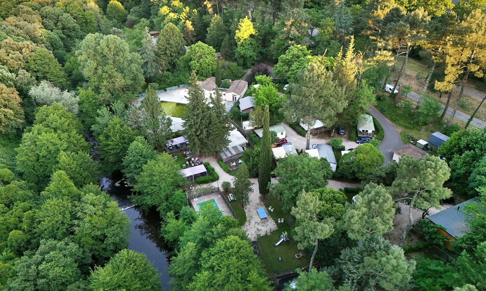 Camping l'orée des Cévennes vue aérienne