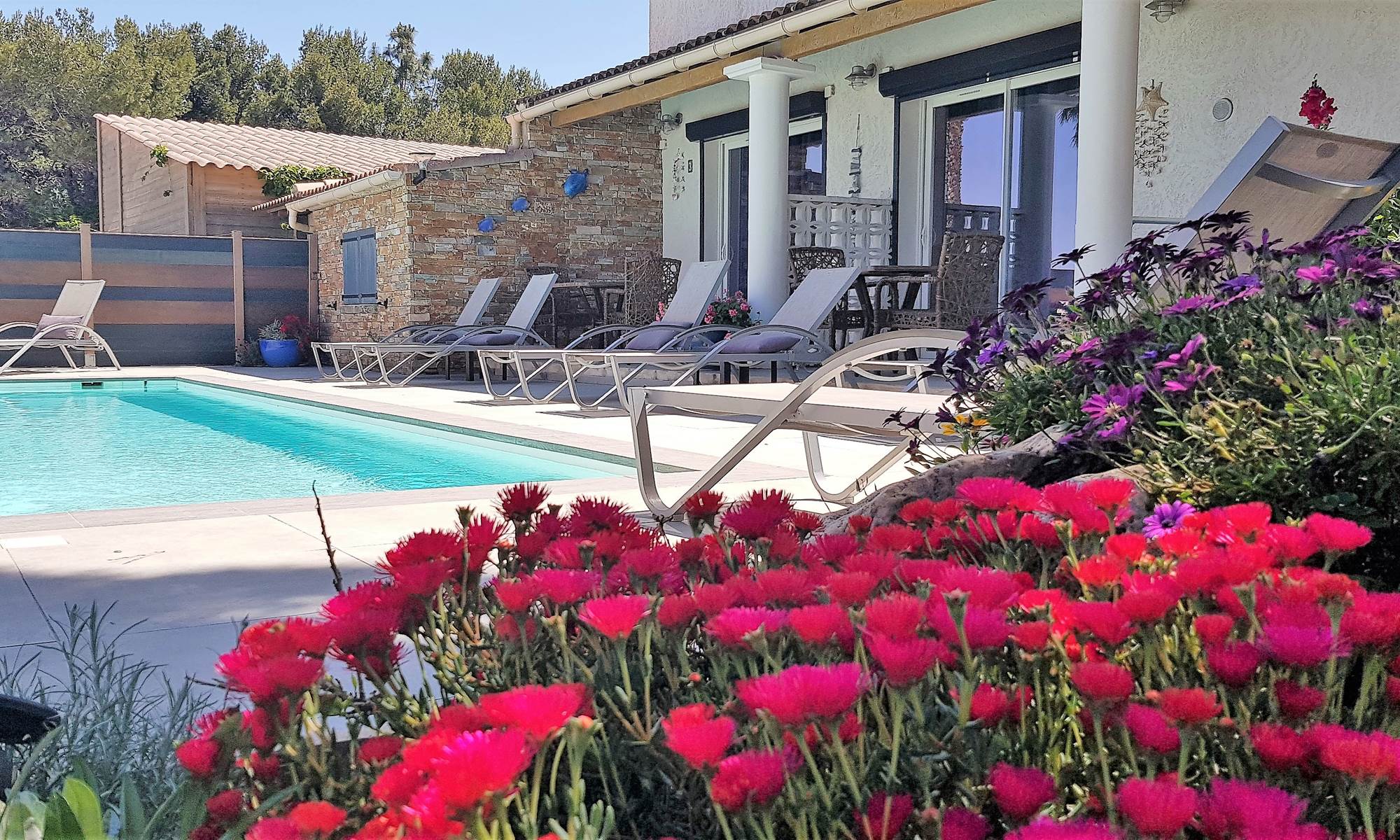 Appart Bleu Azur Saint Florent en Corse Piscine chauffée vue sur la residence