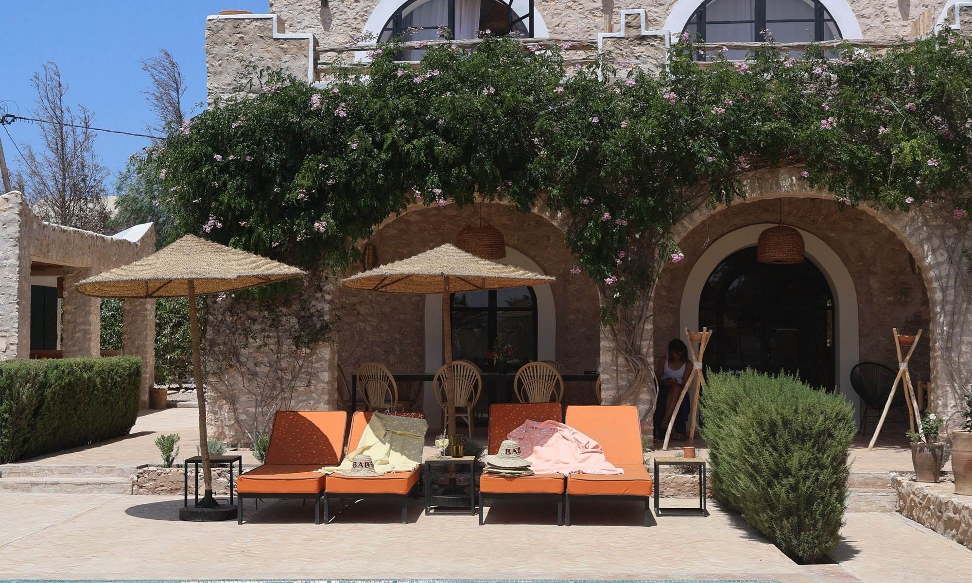 babsa home pool garden-page