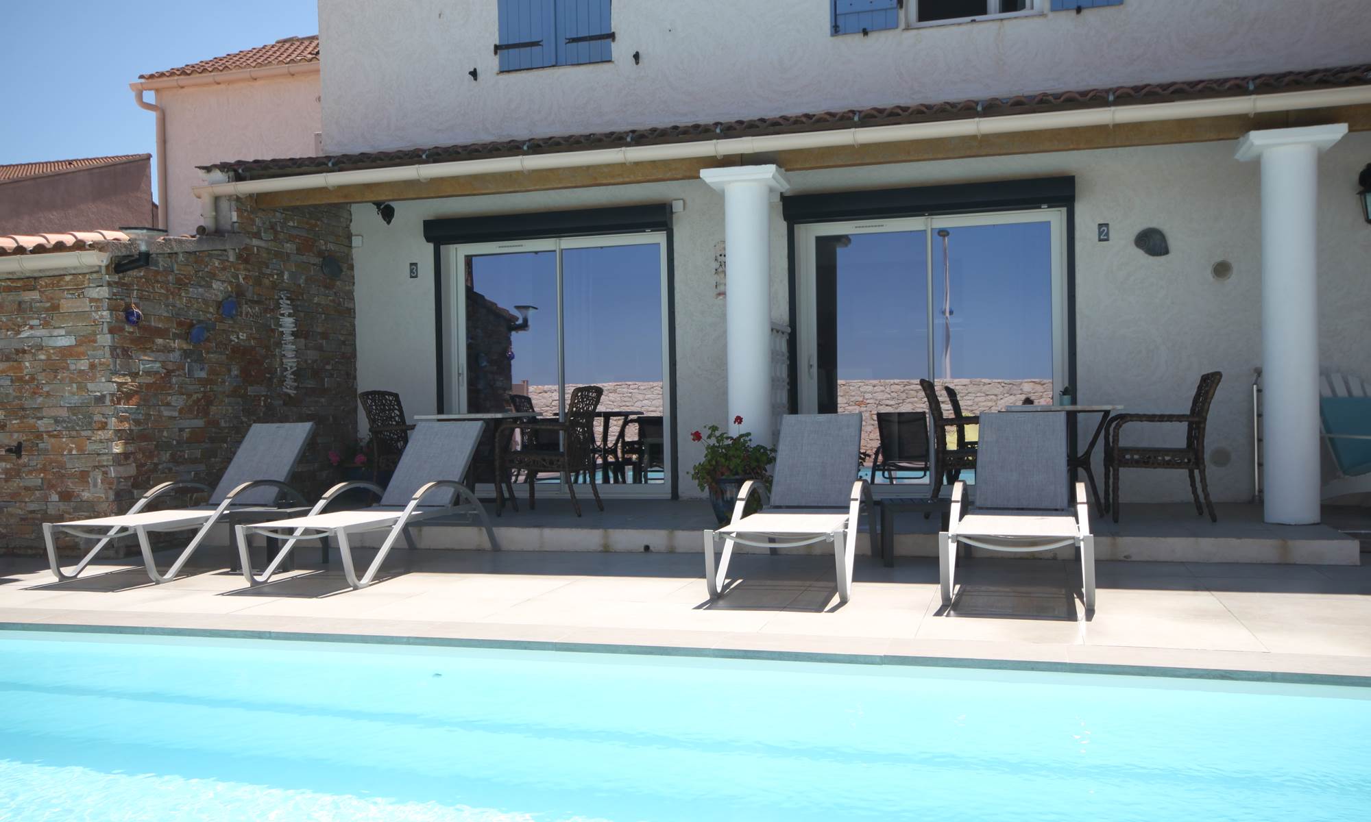 Piscine-et-terrasse-T2-Lotu-et-Saleccia