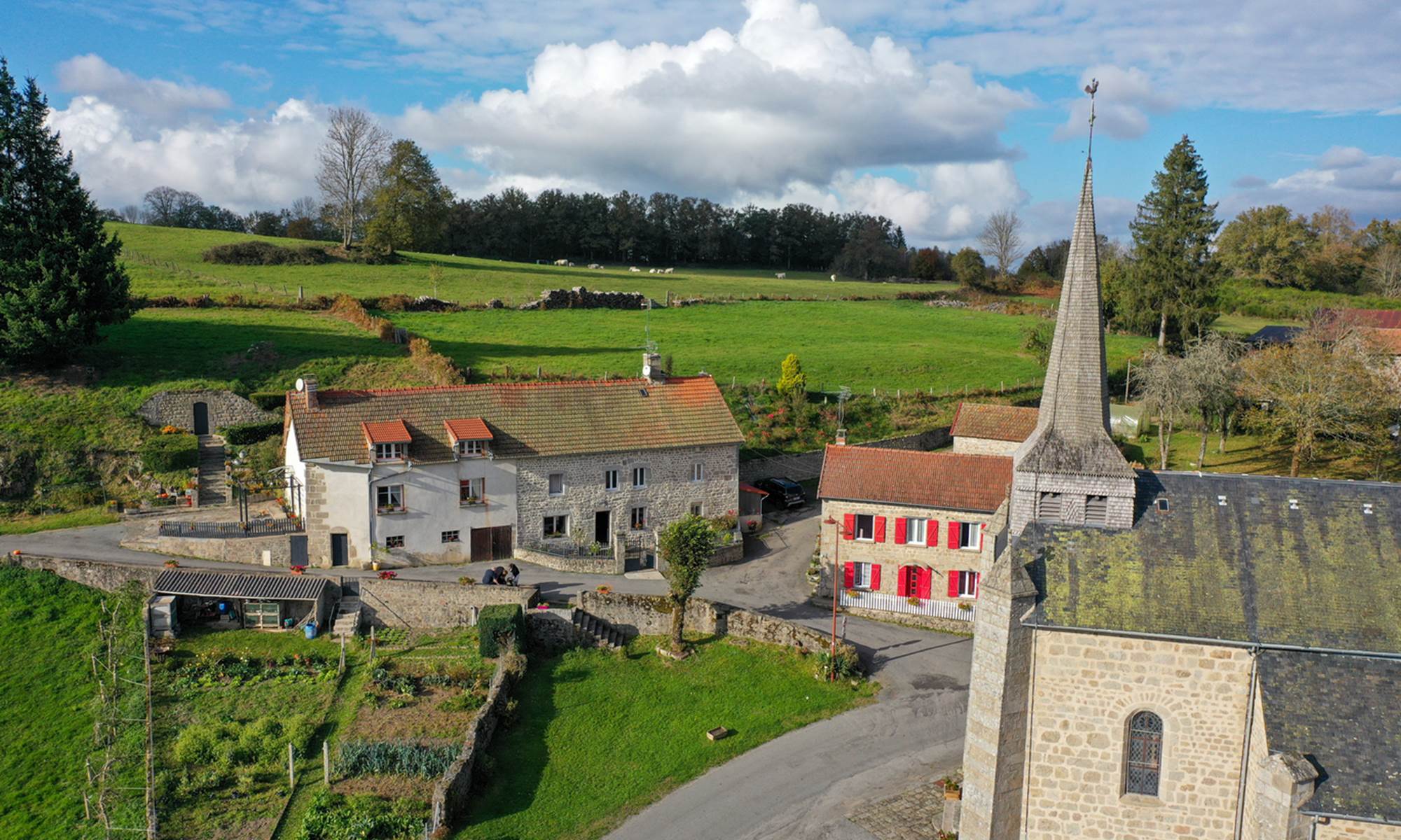 Gite la belle du clocher St pardoux d'arnet proche Crocq Terra Aventura