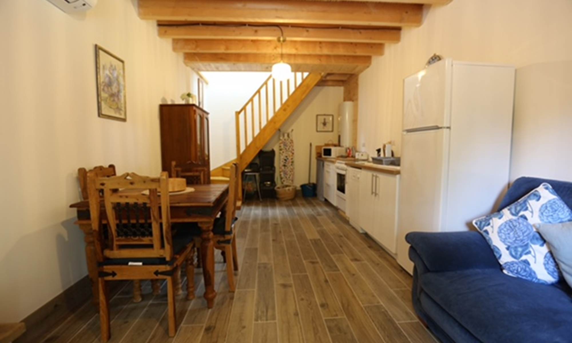 The Lodge Gite - Dining and Kitchen Areas