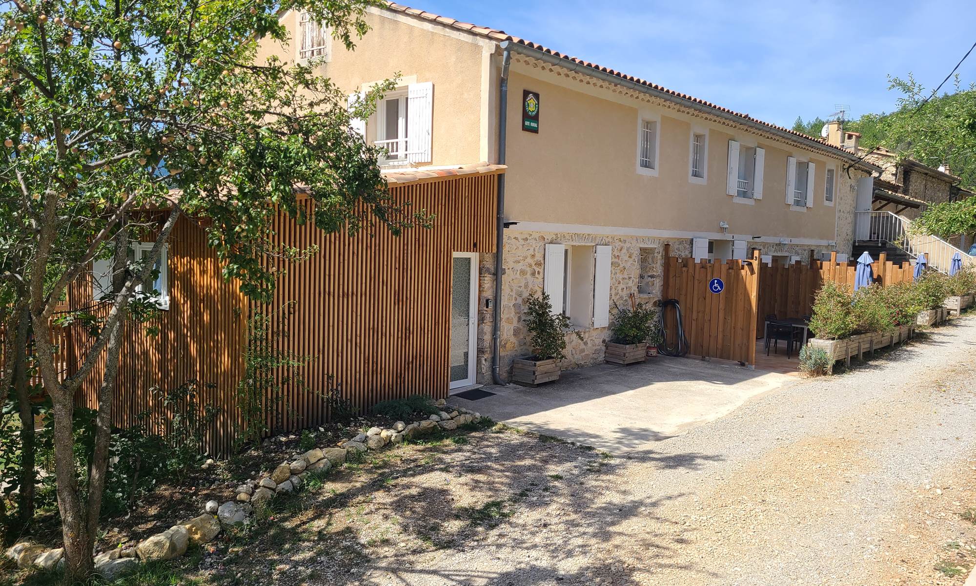 Les gîtes de Moussan - Montbrun Les Bains - Vue d'ensemble bâtiment gîte-page