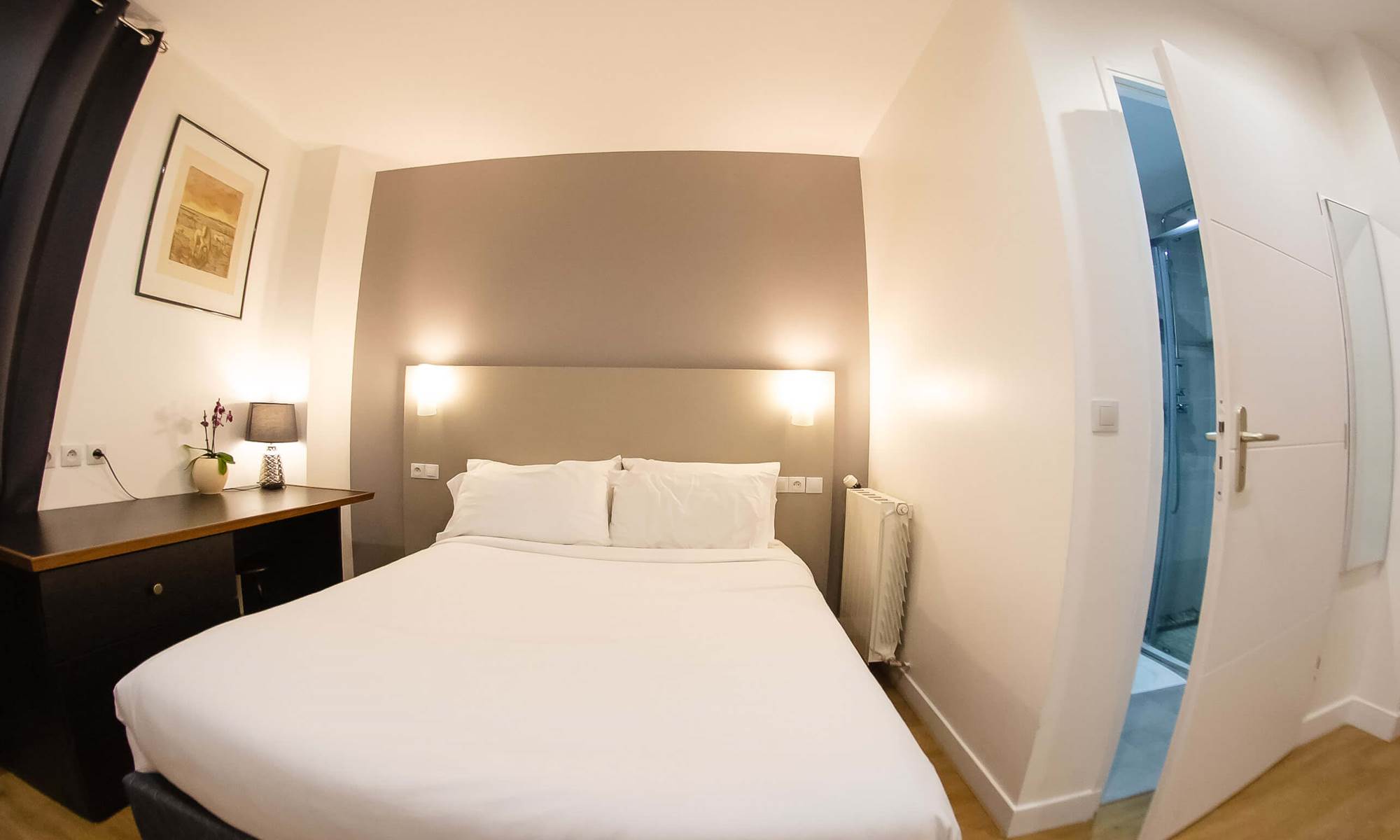 hotel-des-arcades-reims-chambre-double-deluxe-climatisation-champagne-parking-galerie