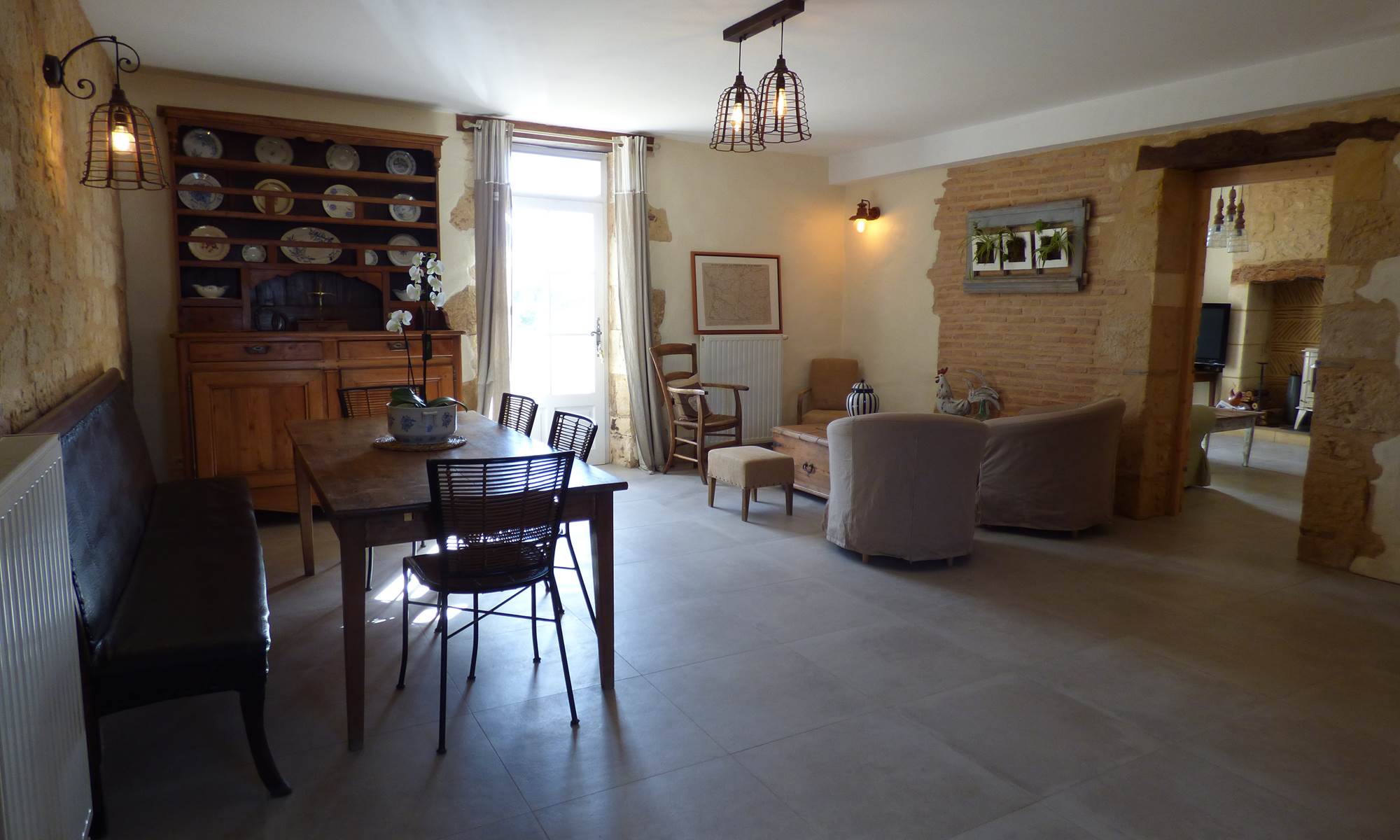 BRITAVIT Salle à manger et salon des hôtes-page