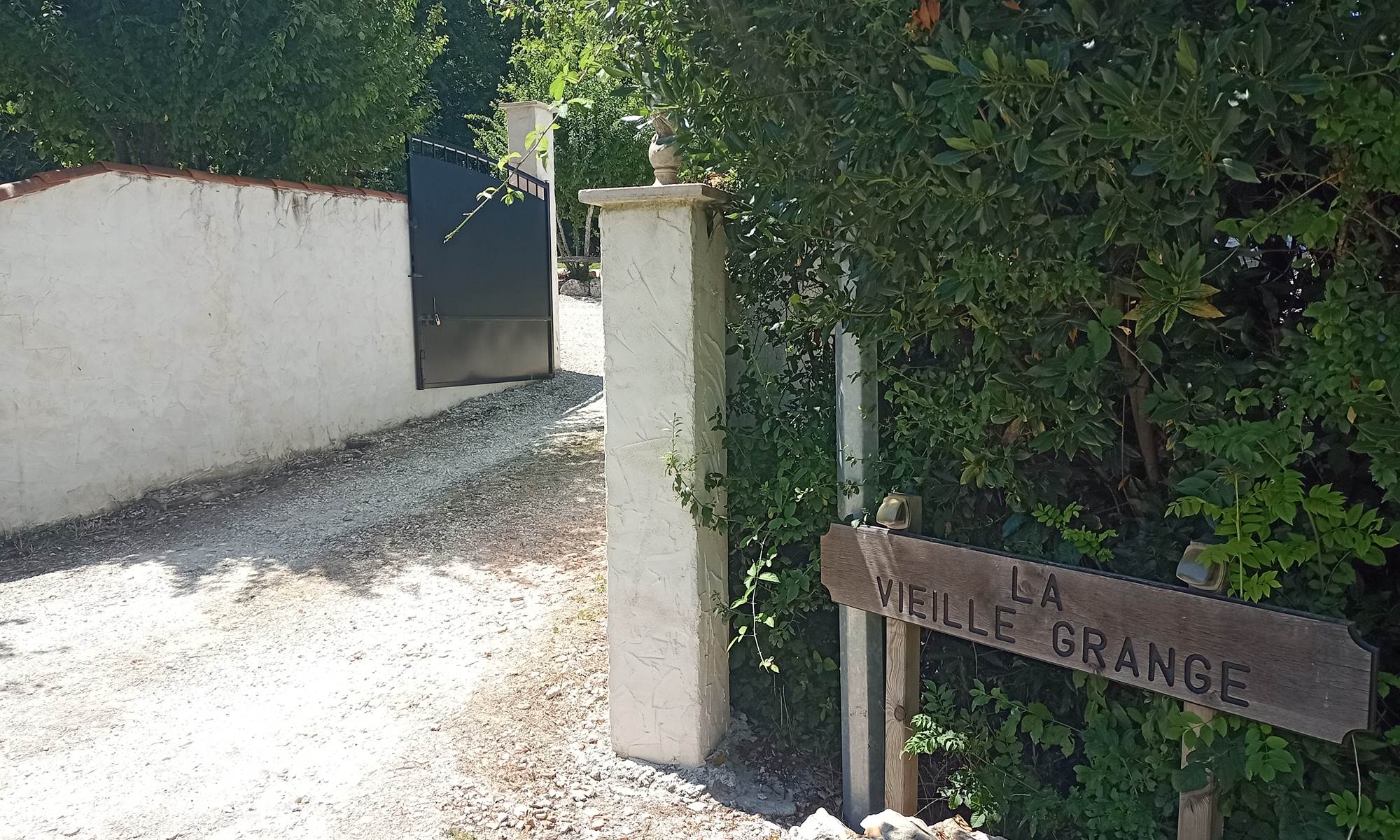 Entrance to free off-road parking