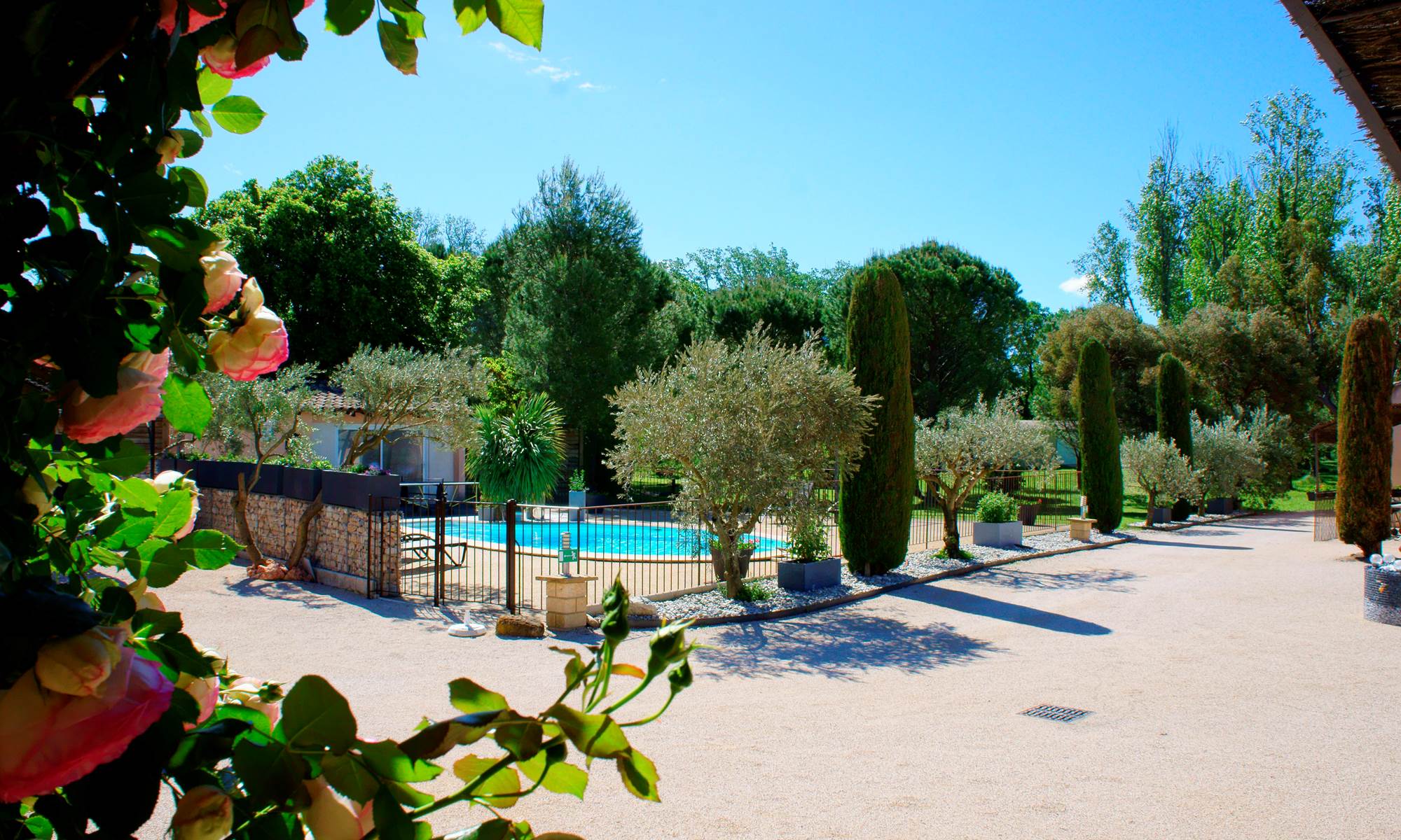 Piscine hôtel les peupliers Loriol du Comtat-page