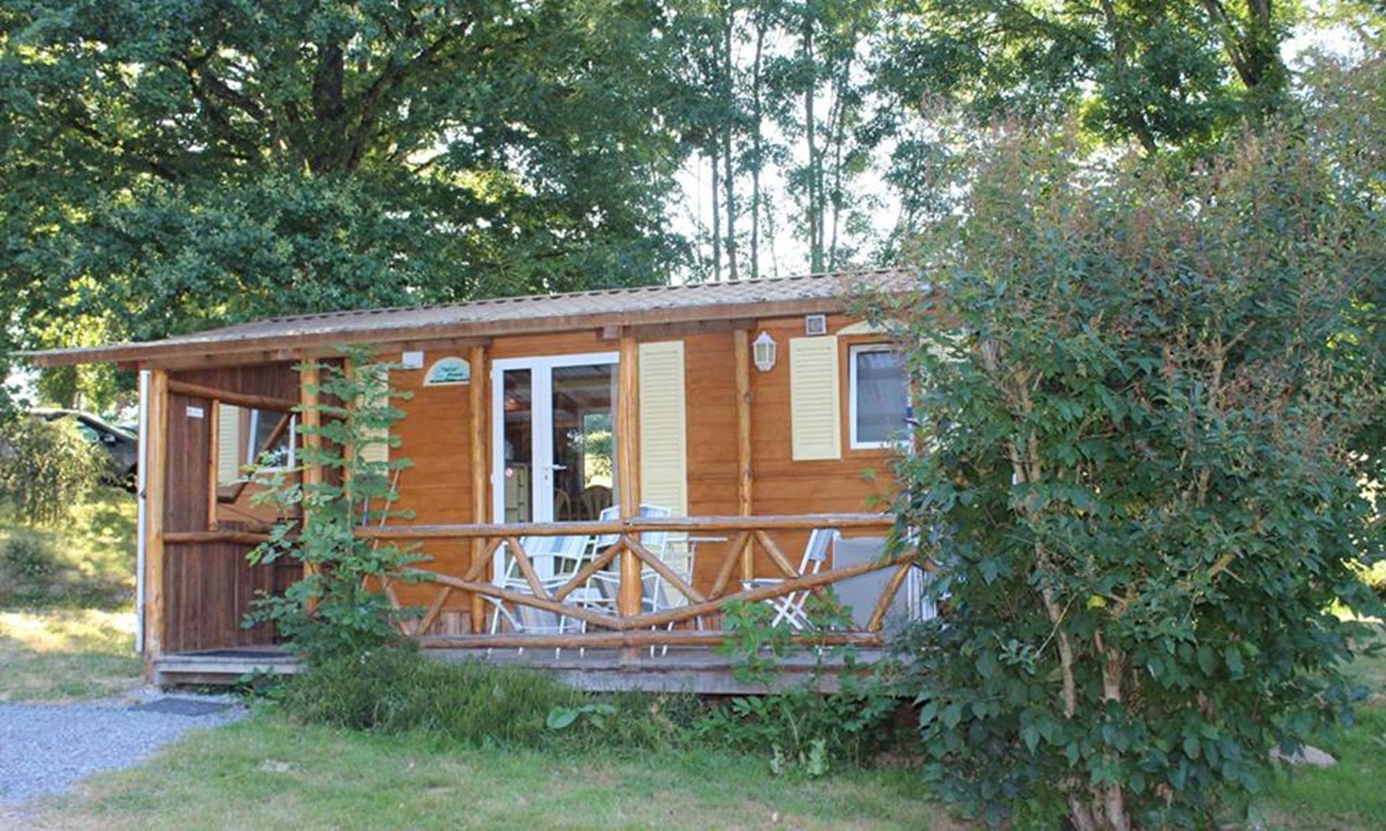 Camping la Chevauchée en Creuse - bungalow-galerie