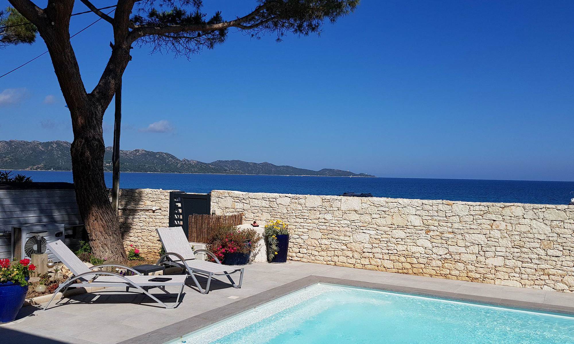 Piscine-mer-corse-Appart-Bleu-Azur