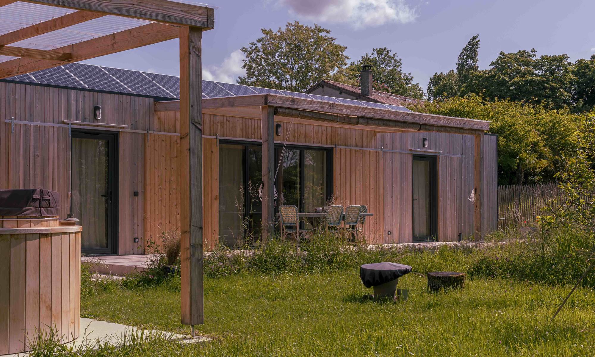 Le jardin et le coin brasero-galerie