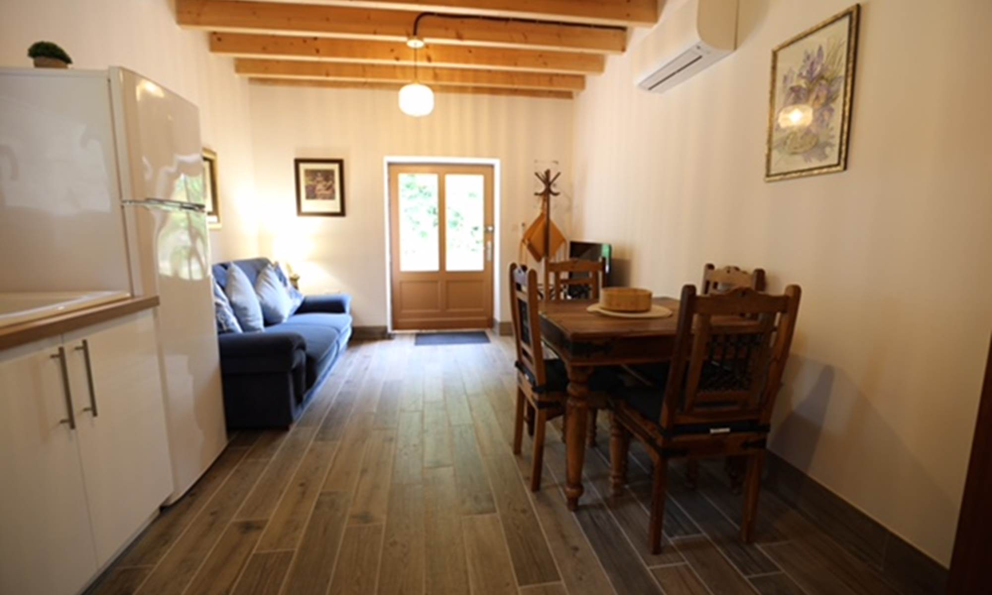 The Lodge Gite - Lounge and Dining Areas