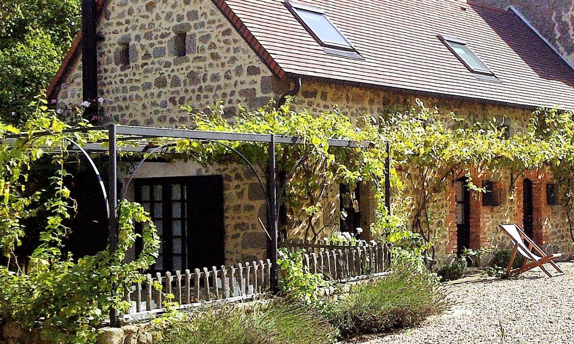 La Pichonna, cottage de charme pour 4 personnes, piscine, tennis et étang de pêche