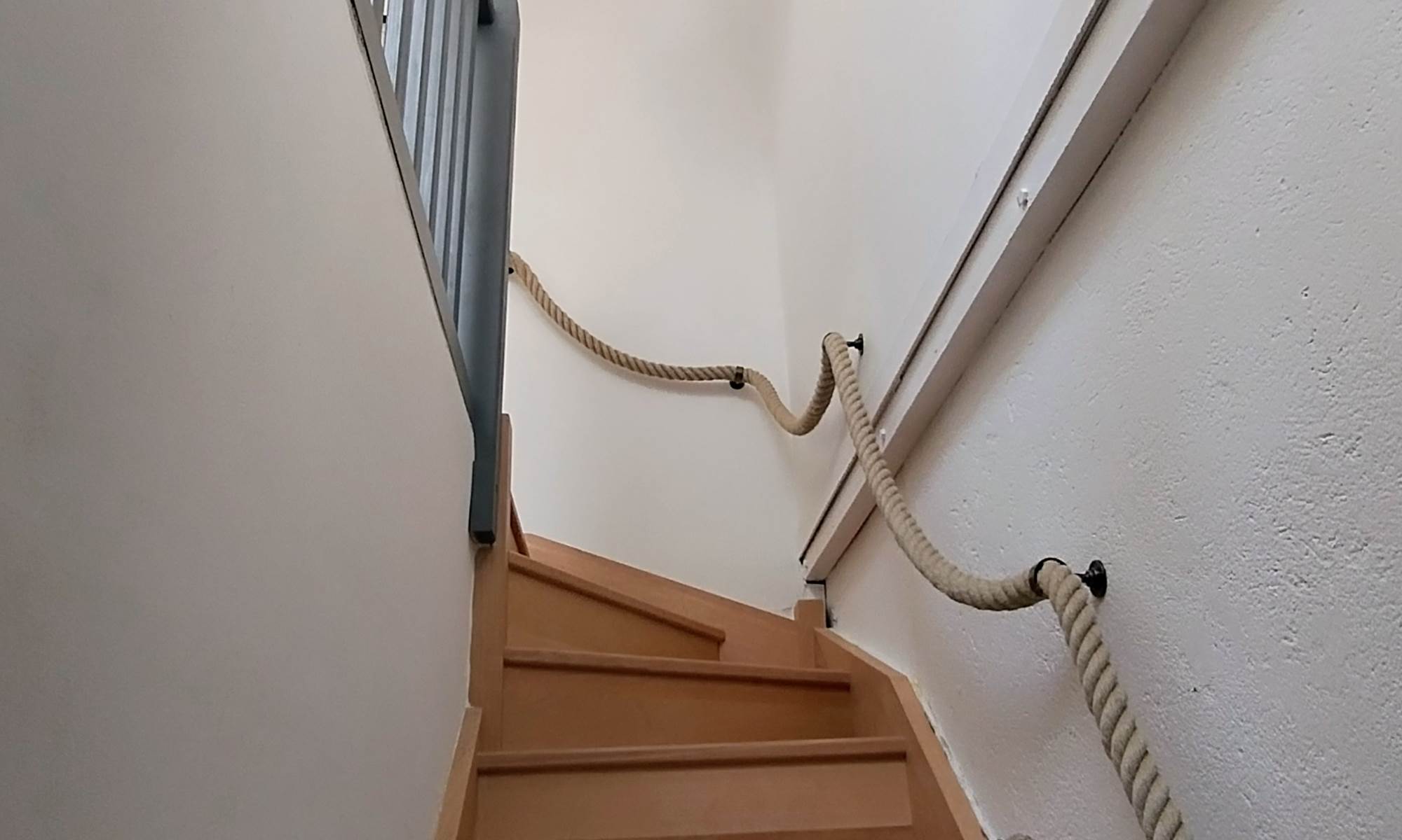 16-bis-gite-hotel-marssac-escalier-étage-chambres-1-galerie