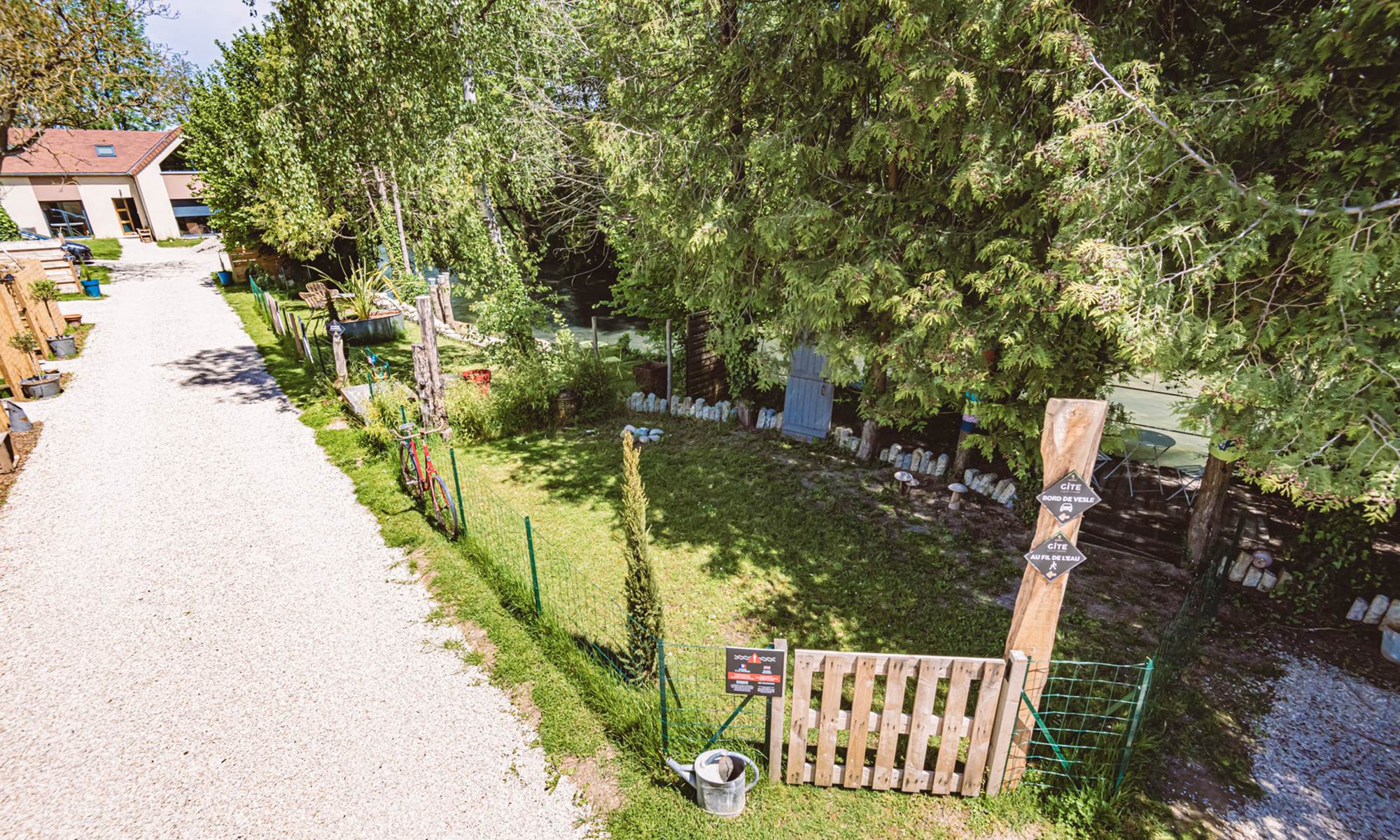 Extérieurs ensoleillés Gîtes Sérénaé-galerie