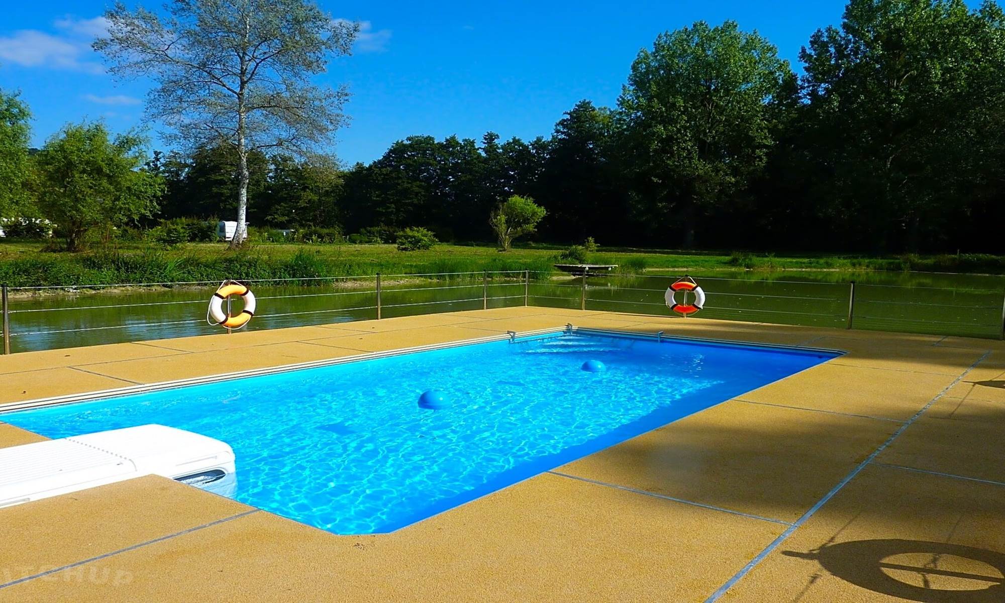 La piscine du domaine de Séry camping-galerie