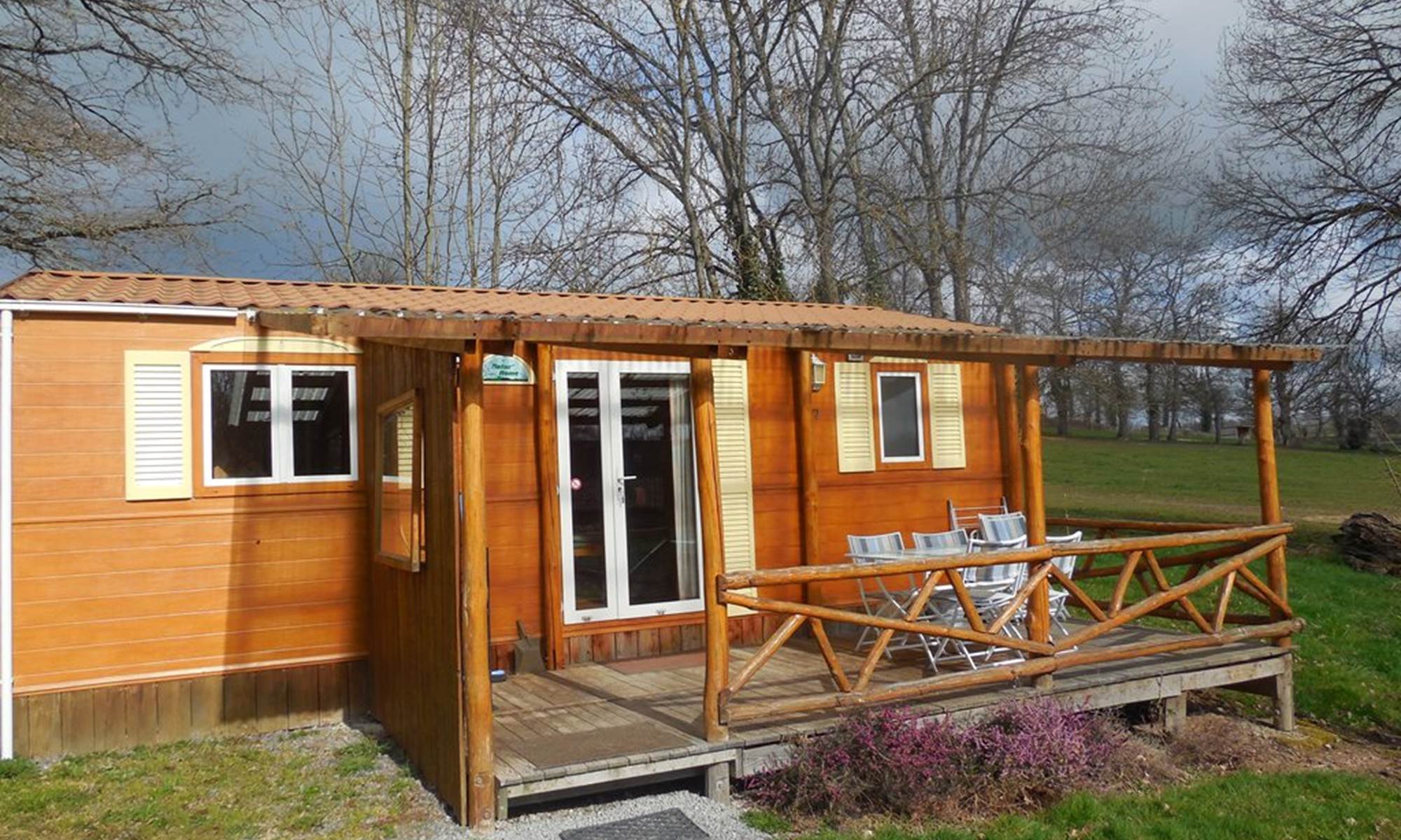 Camping la Chevauchée en Creuse - bungalow-galerie