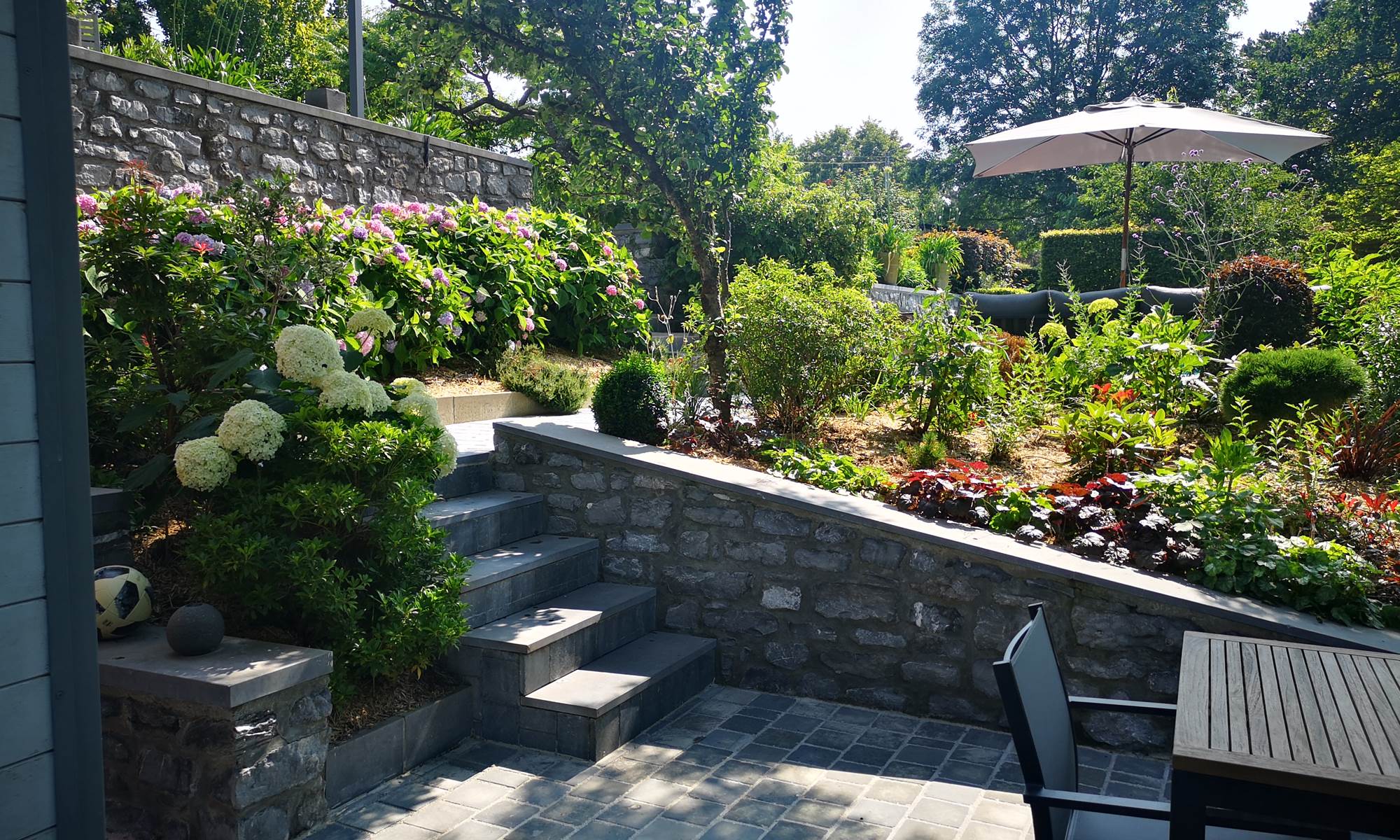 Vue sur la piscine-galerie