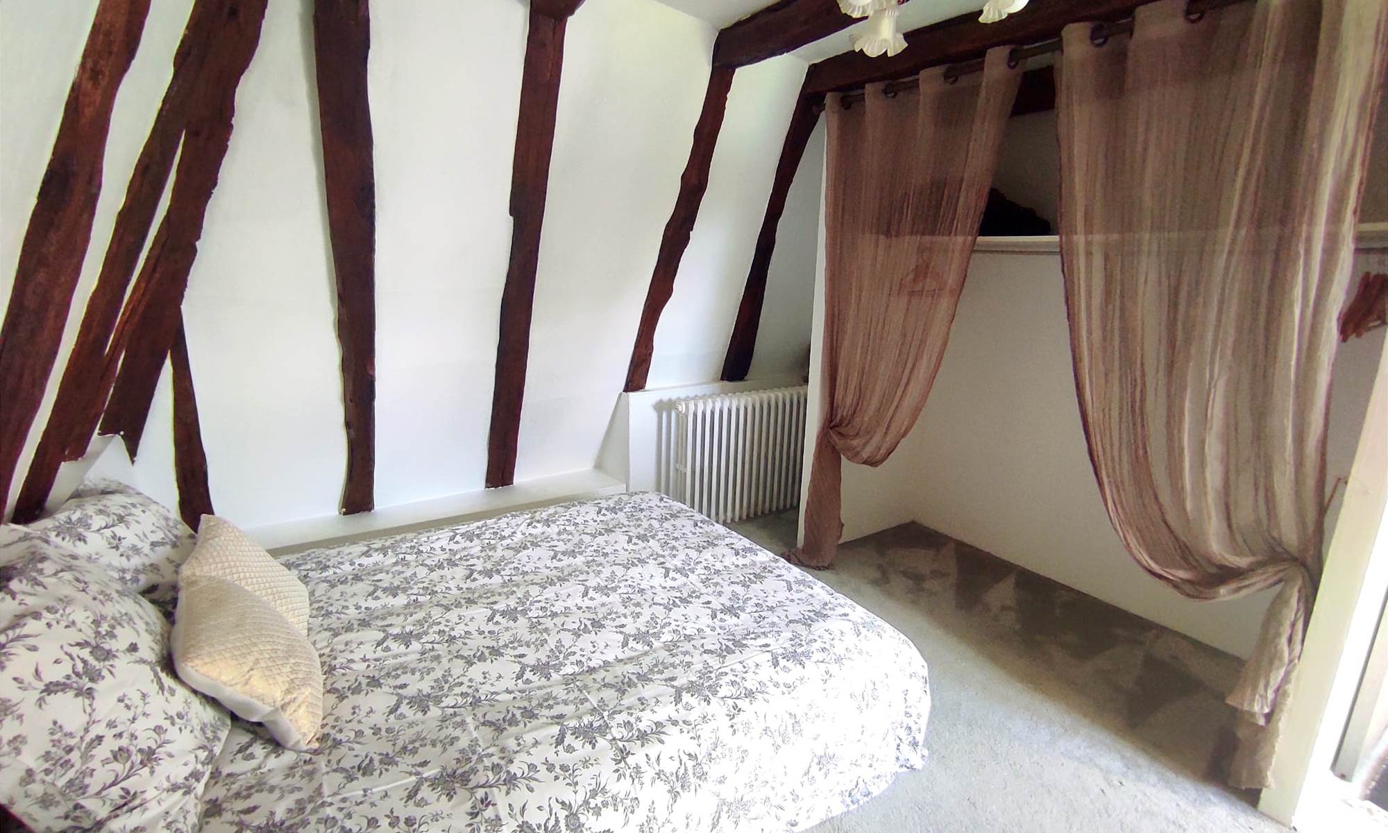 Les Charmes de Sarlat - Chambre d'hôtes - Chambre Tilleul - Placard et petit lit