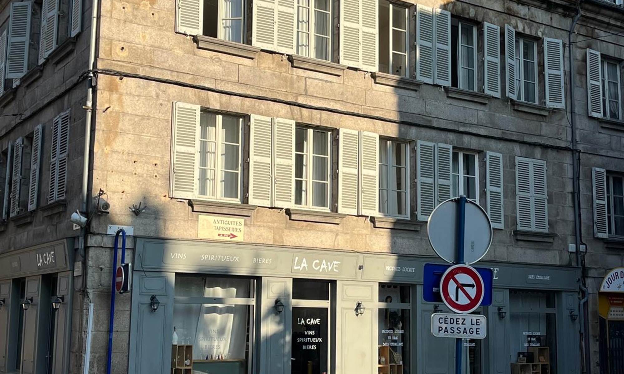 f0409f5c-fc40-4d9f-9693-c7bacfd94db7 2