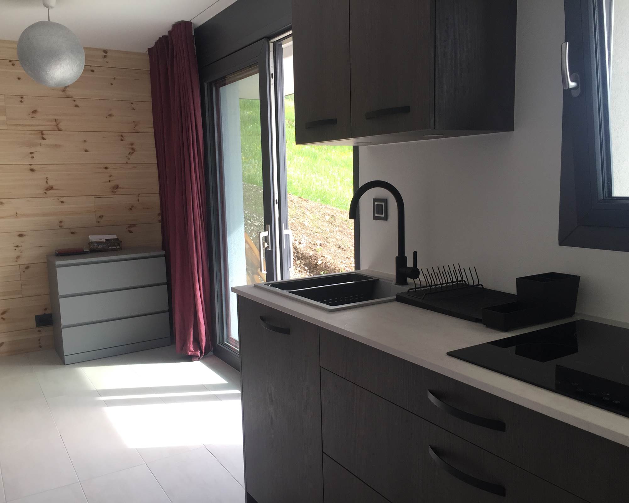 studio-vacances-gruyere-cuisine-equipee-couple-weekend-romantique-suisse