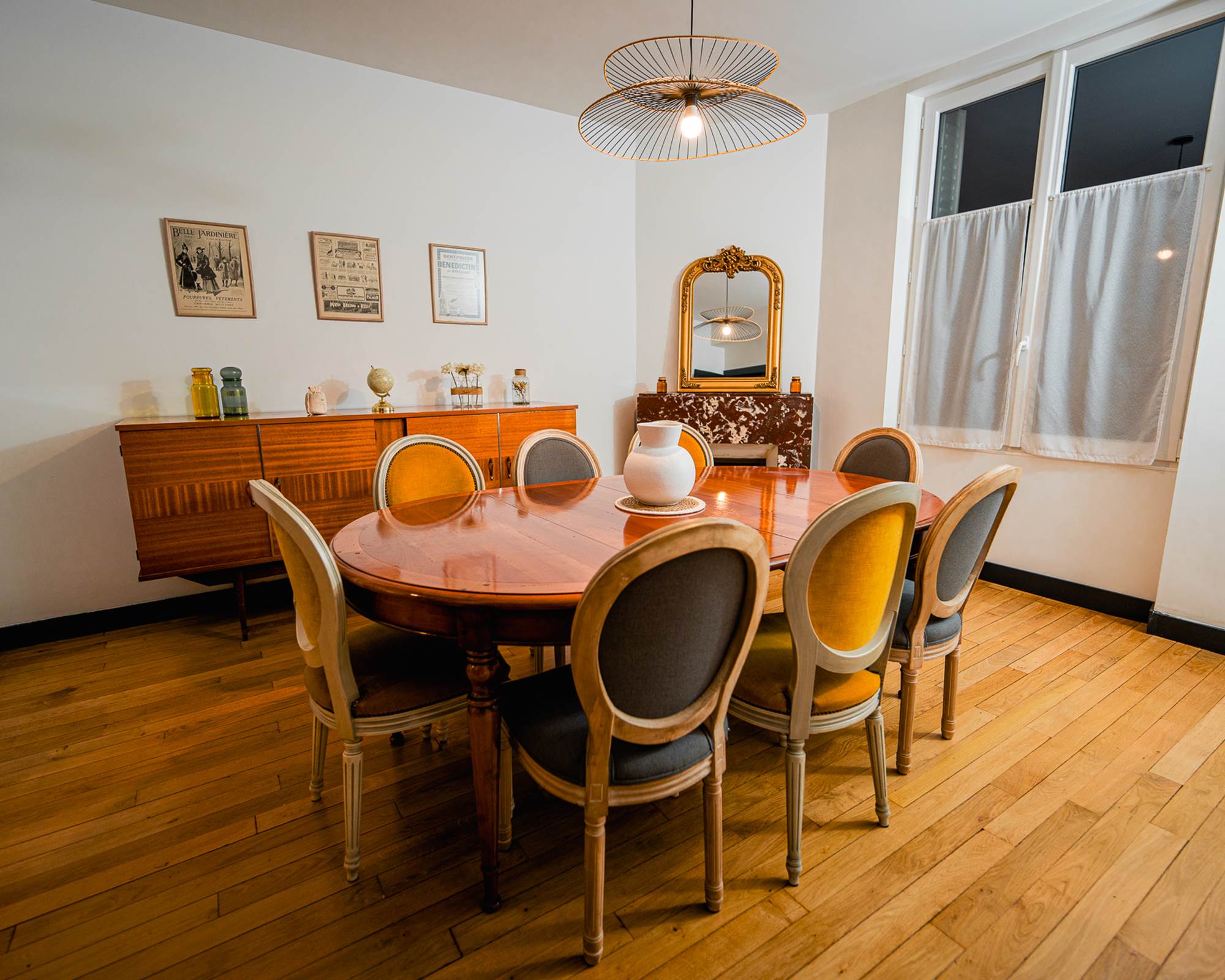 Ambiance de famille dans la salle à manger-photo-gallery