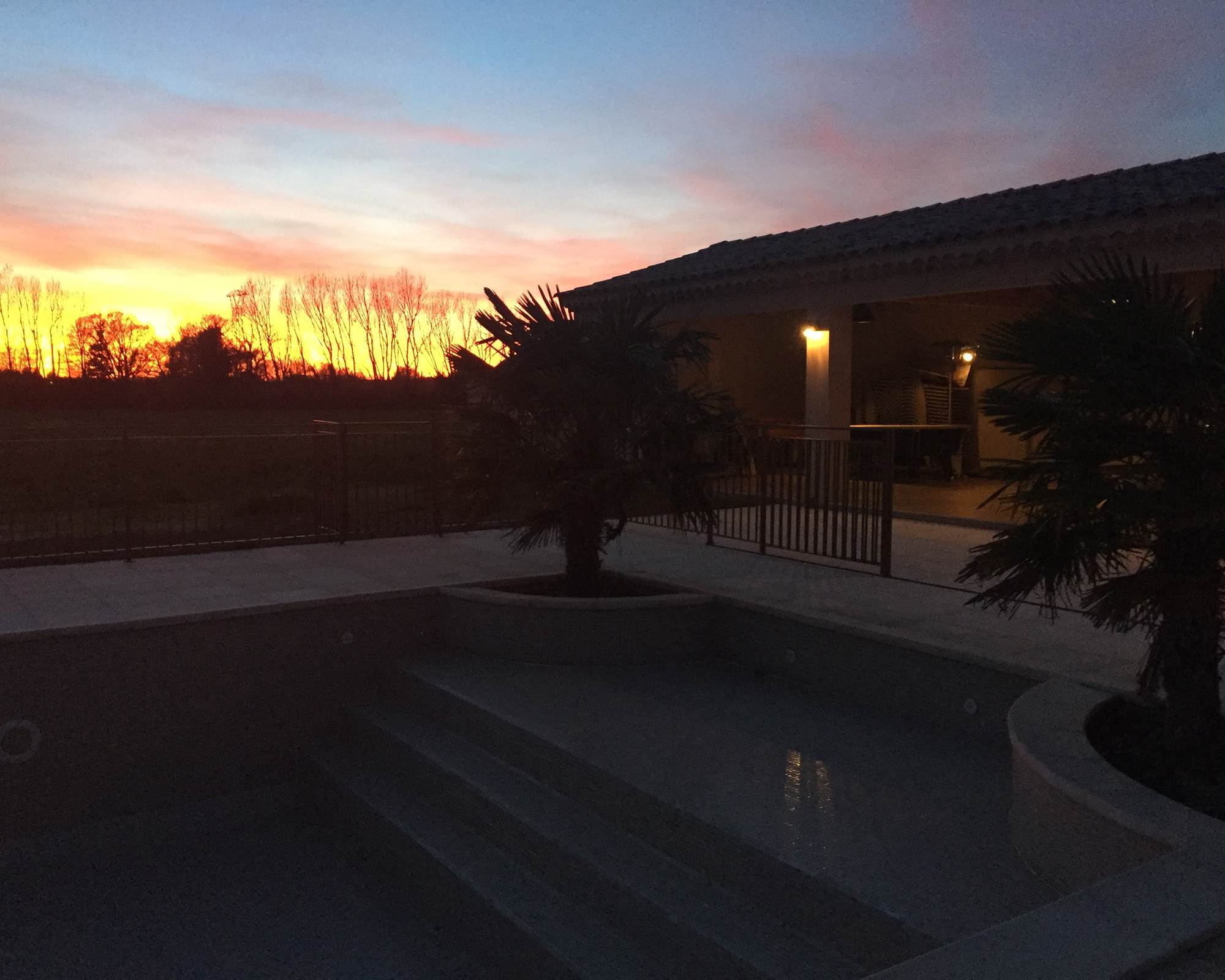 VUE EXTERIEUR POOL HOUSE