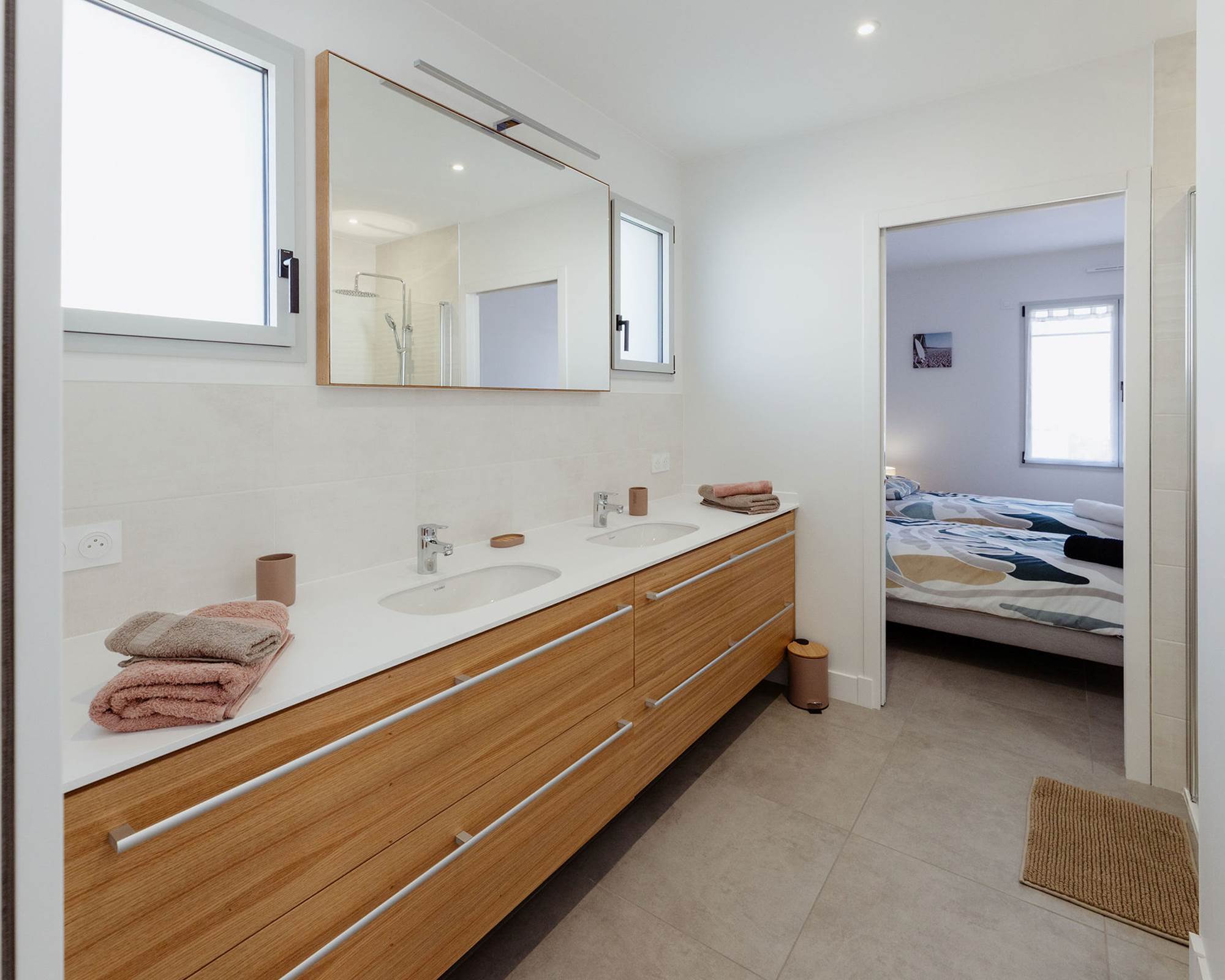 Villa Dolusienne - Salle de bain, double vasques, douche à l'italienne