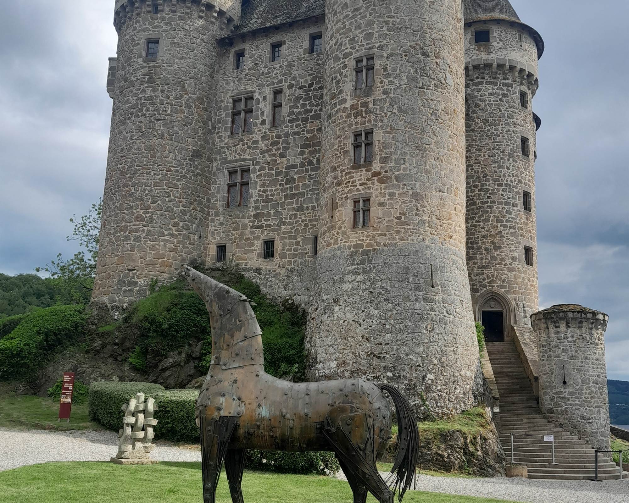 La cour du Chateau de Val