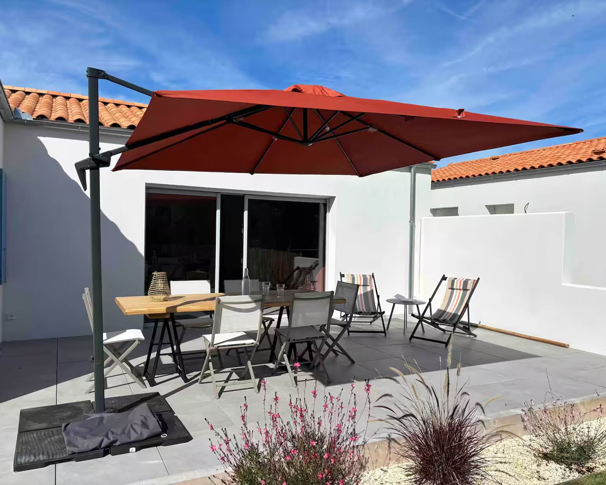 Villa Dolusienne extérieur, table à manger, terrasse