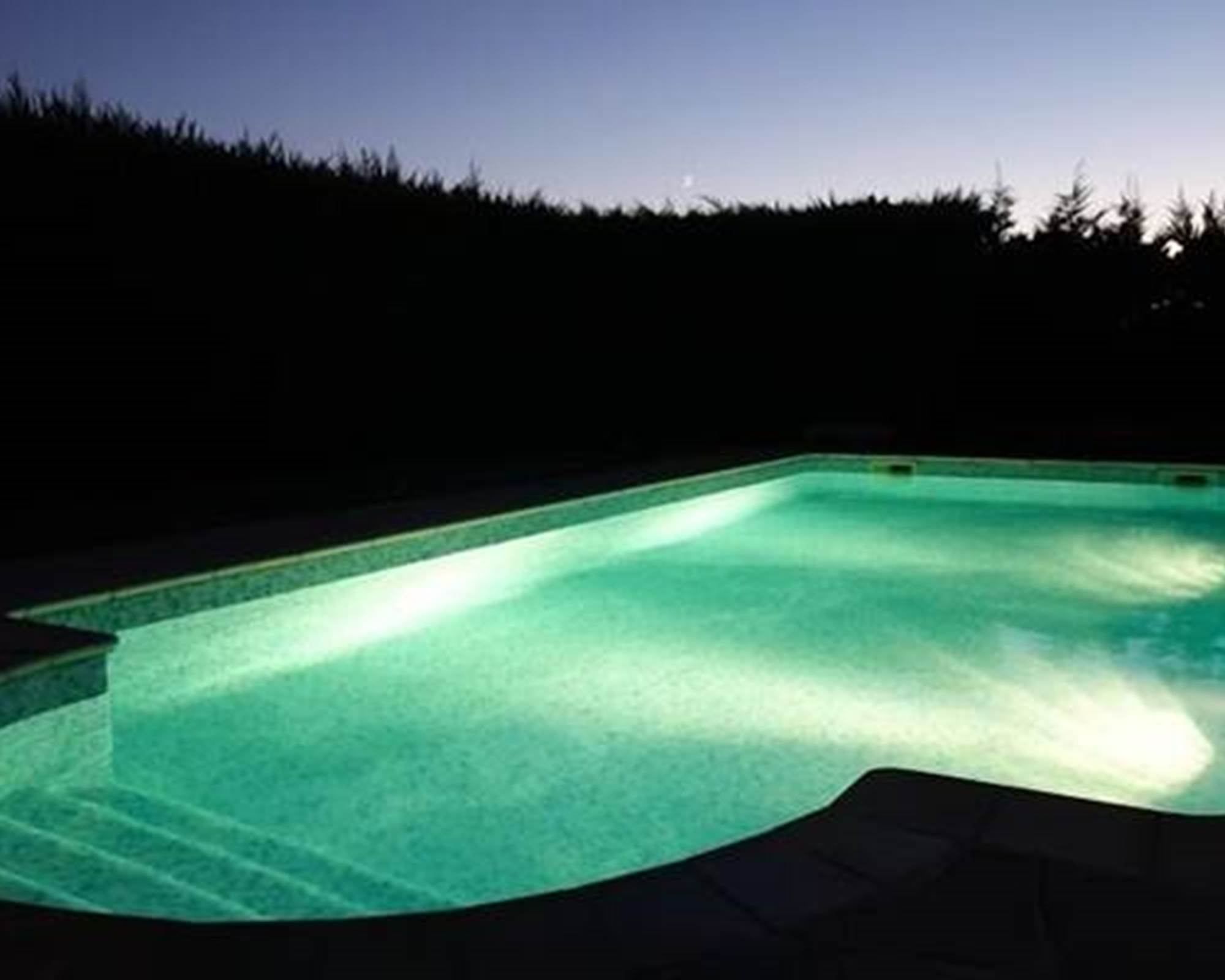 piscine illuminée