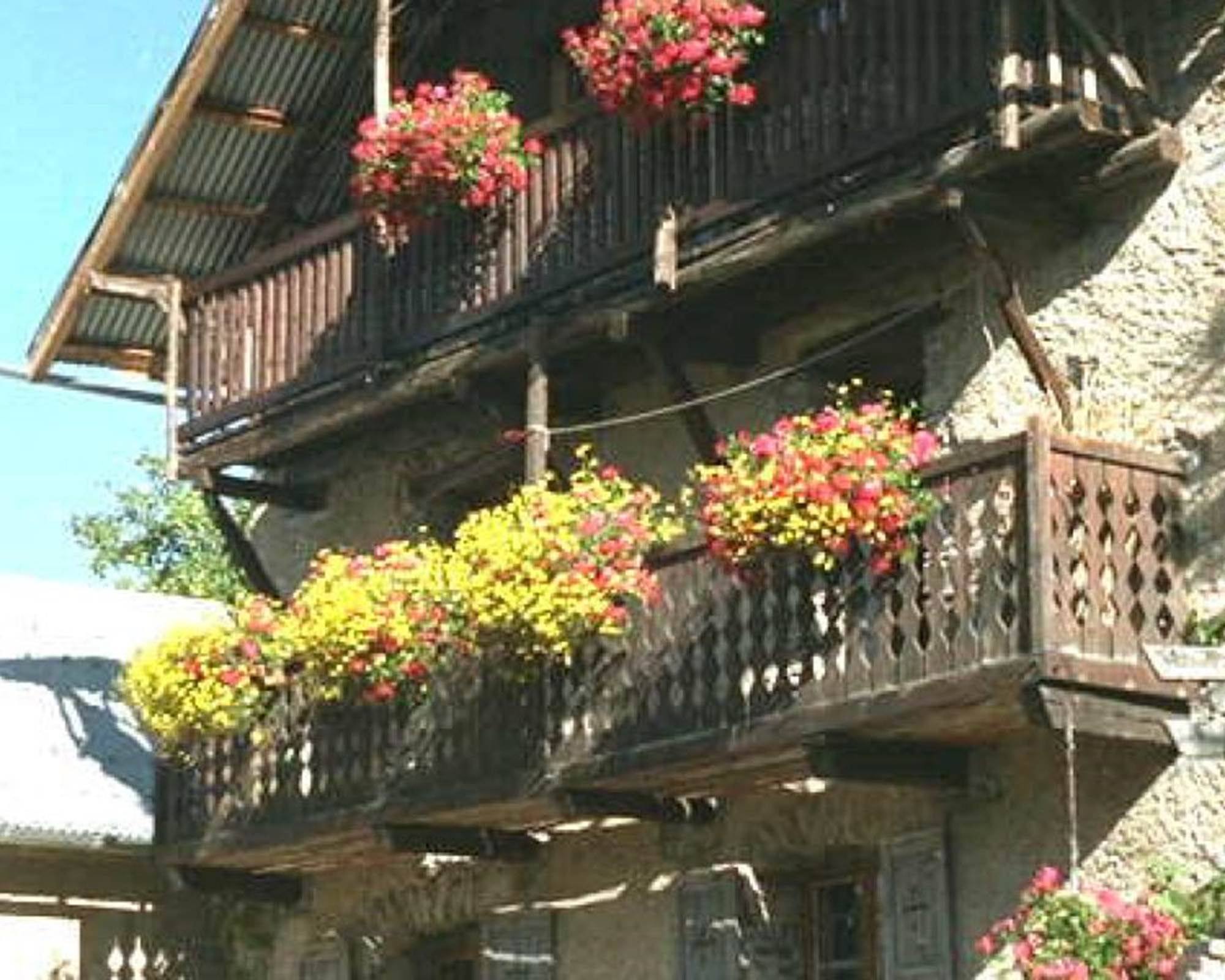 Singuigneret hameau fleuri.