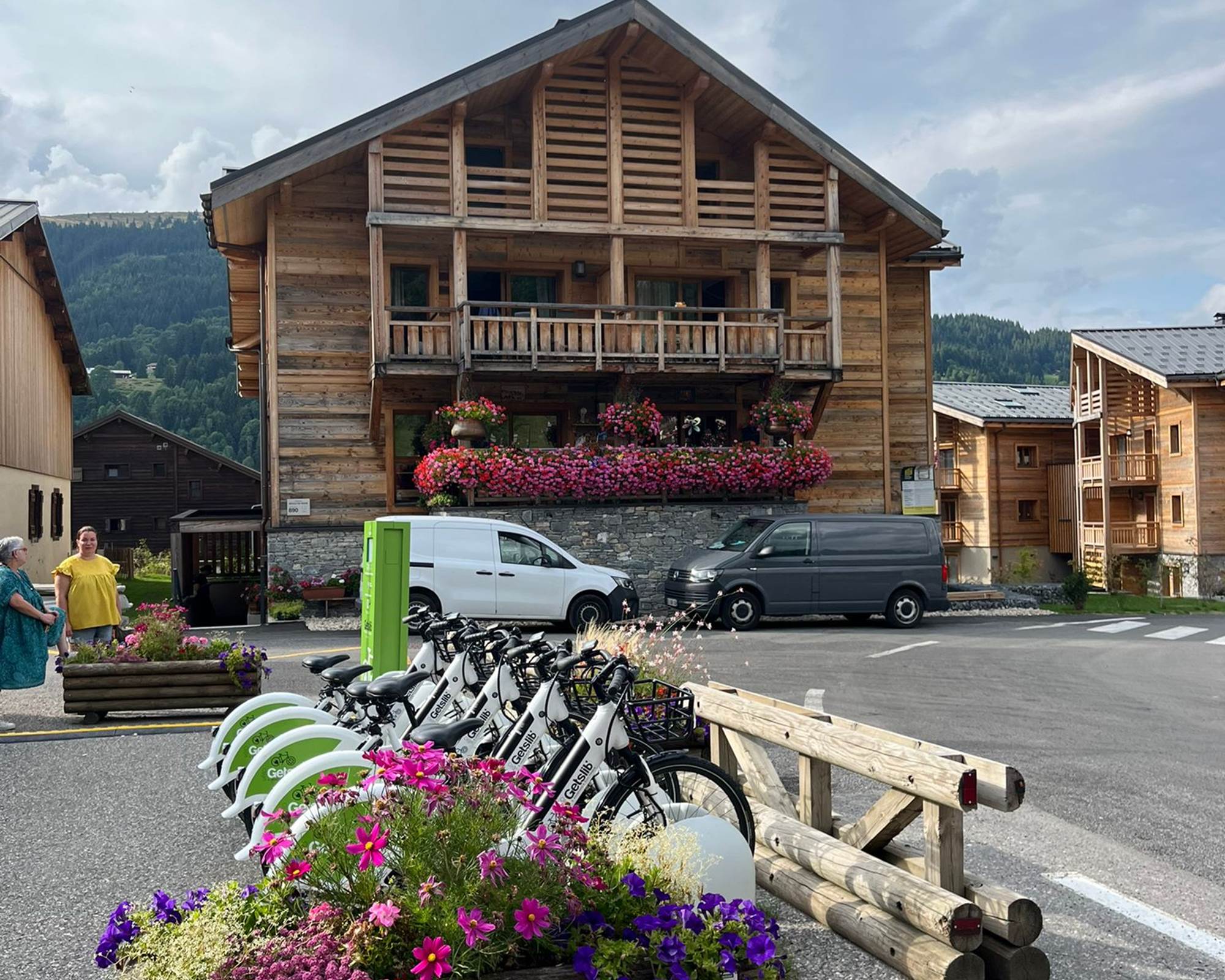 L'été, les vélos à disposition au pied de la résidence