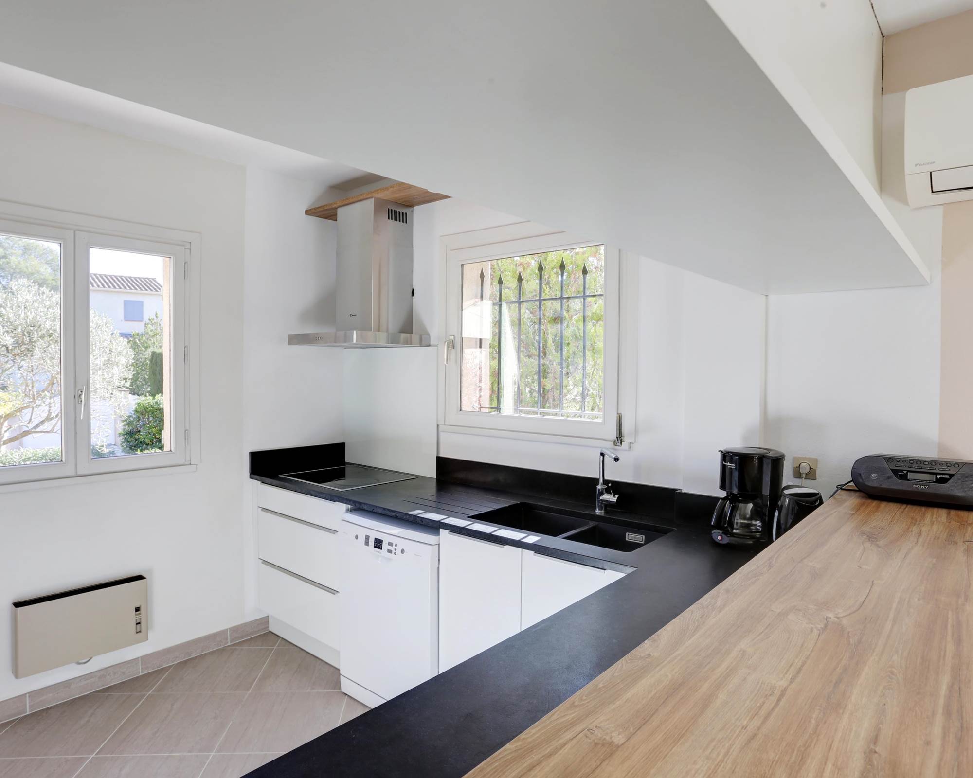 cuisine vue de la salle à manger