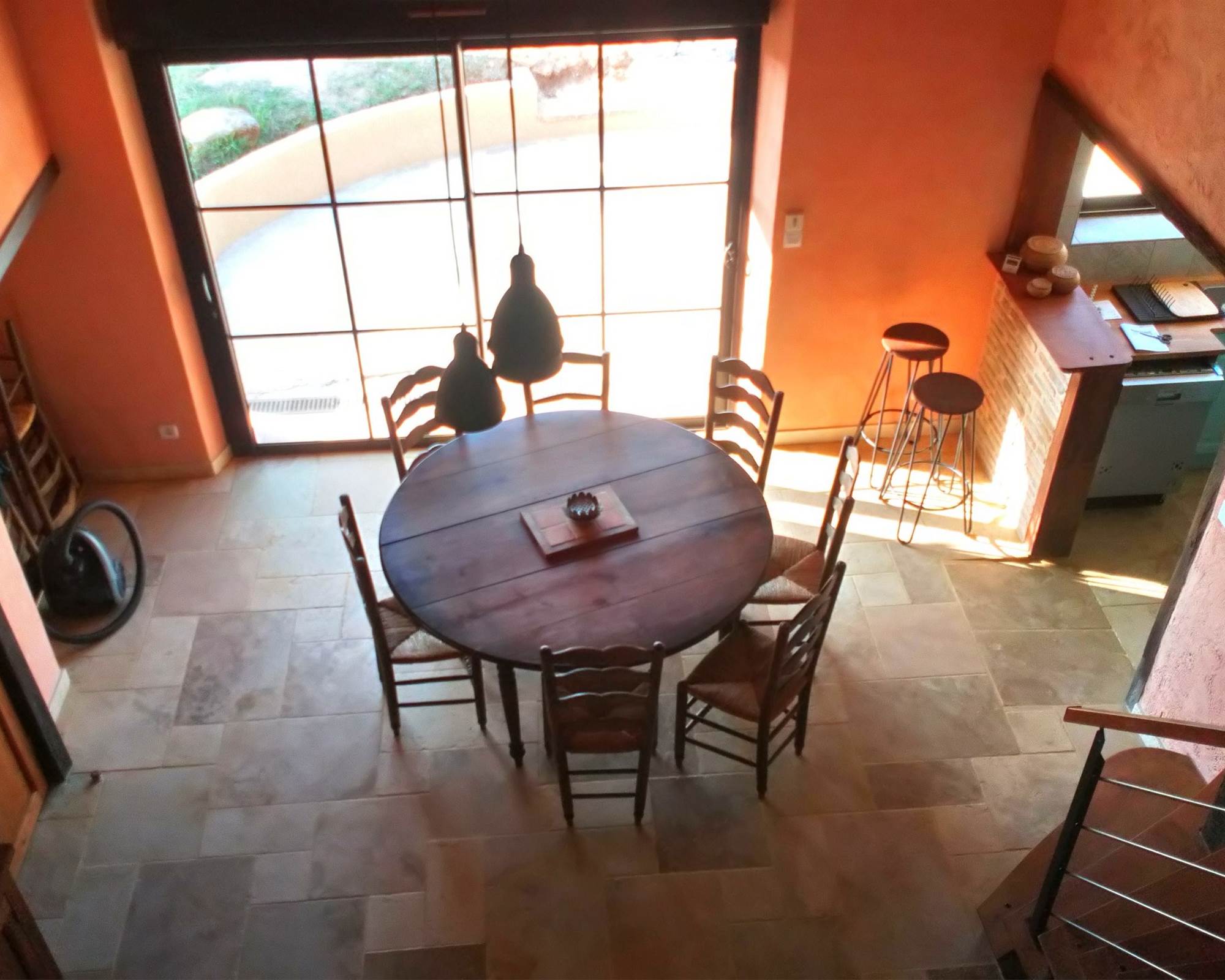 Coin repas vu de la mezzanine